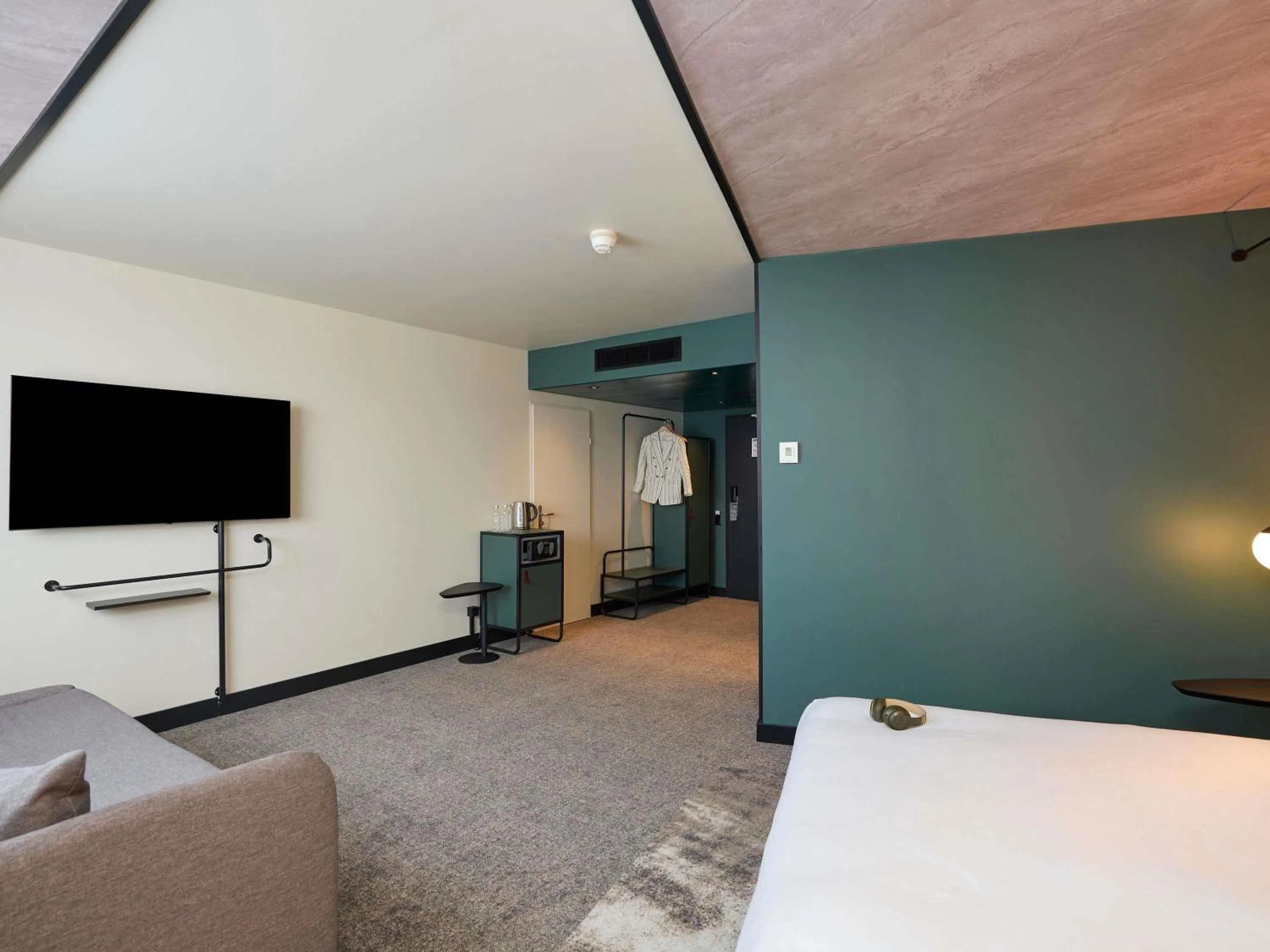 Bedroom, Bed in Novotel Bern Expo