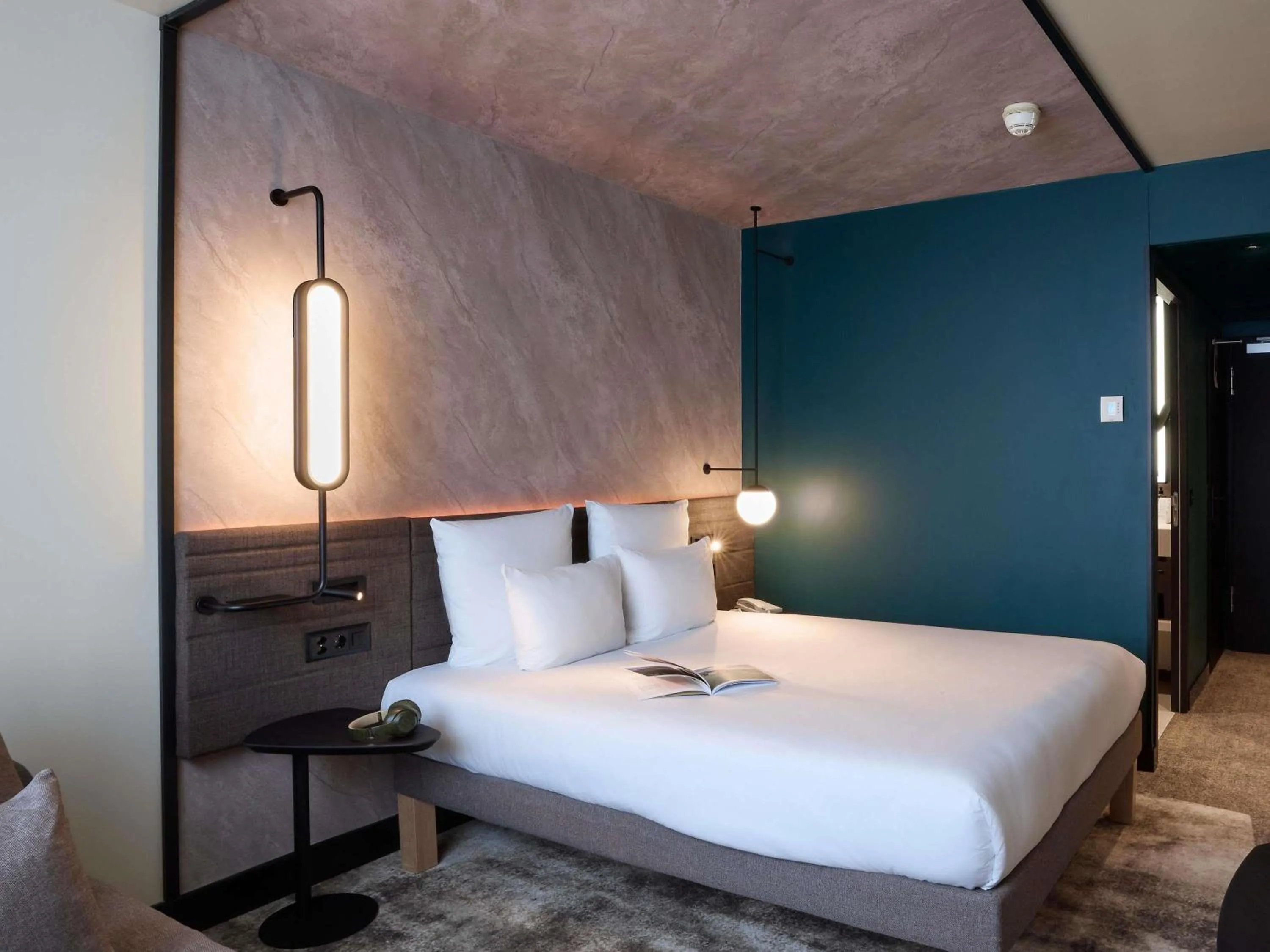 Bedroom, Bed in Novotel Bern Expo