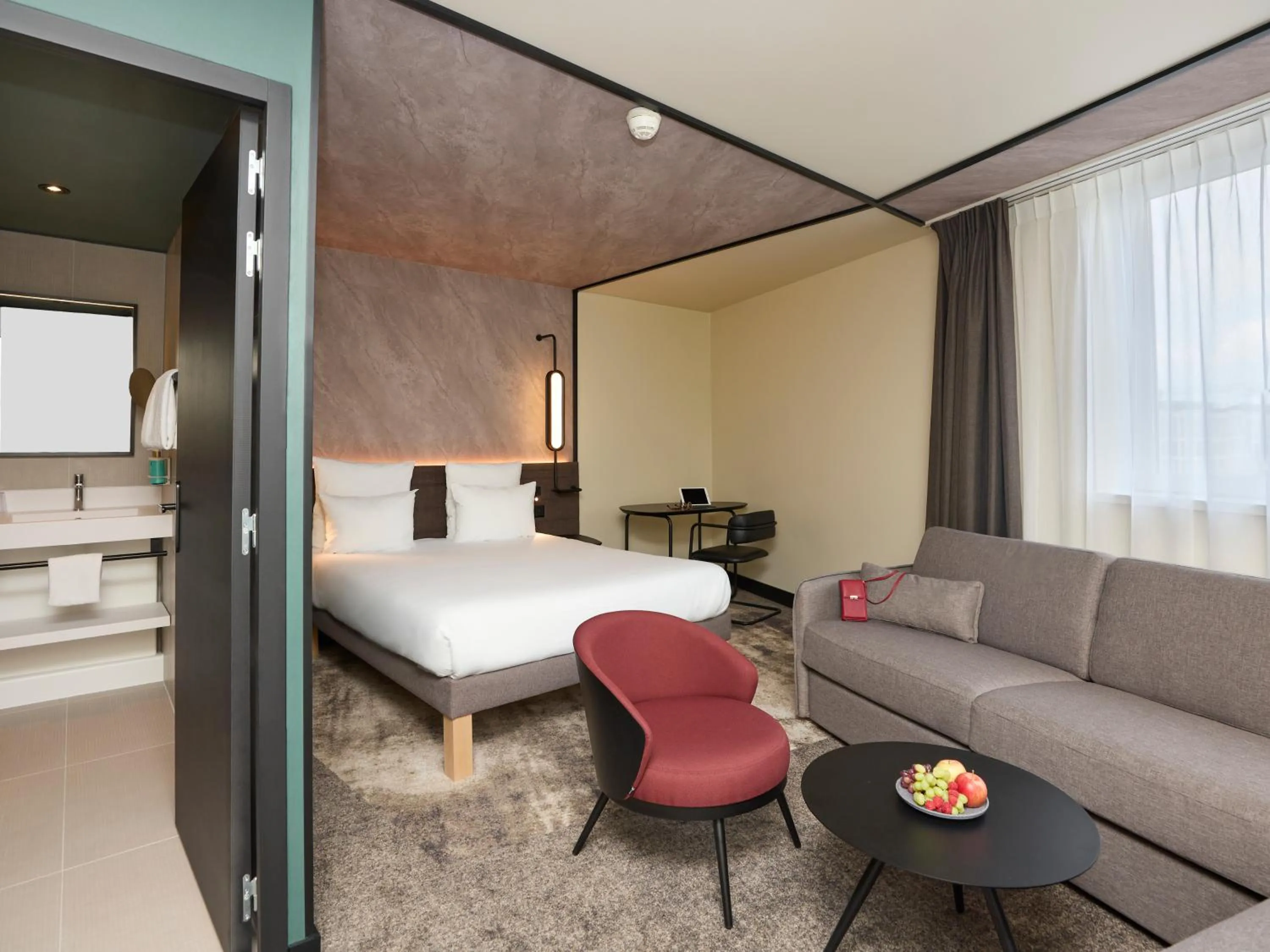 Bed in Novotel Bern Expo