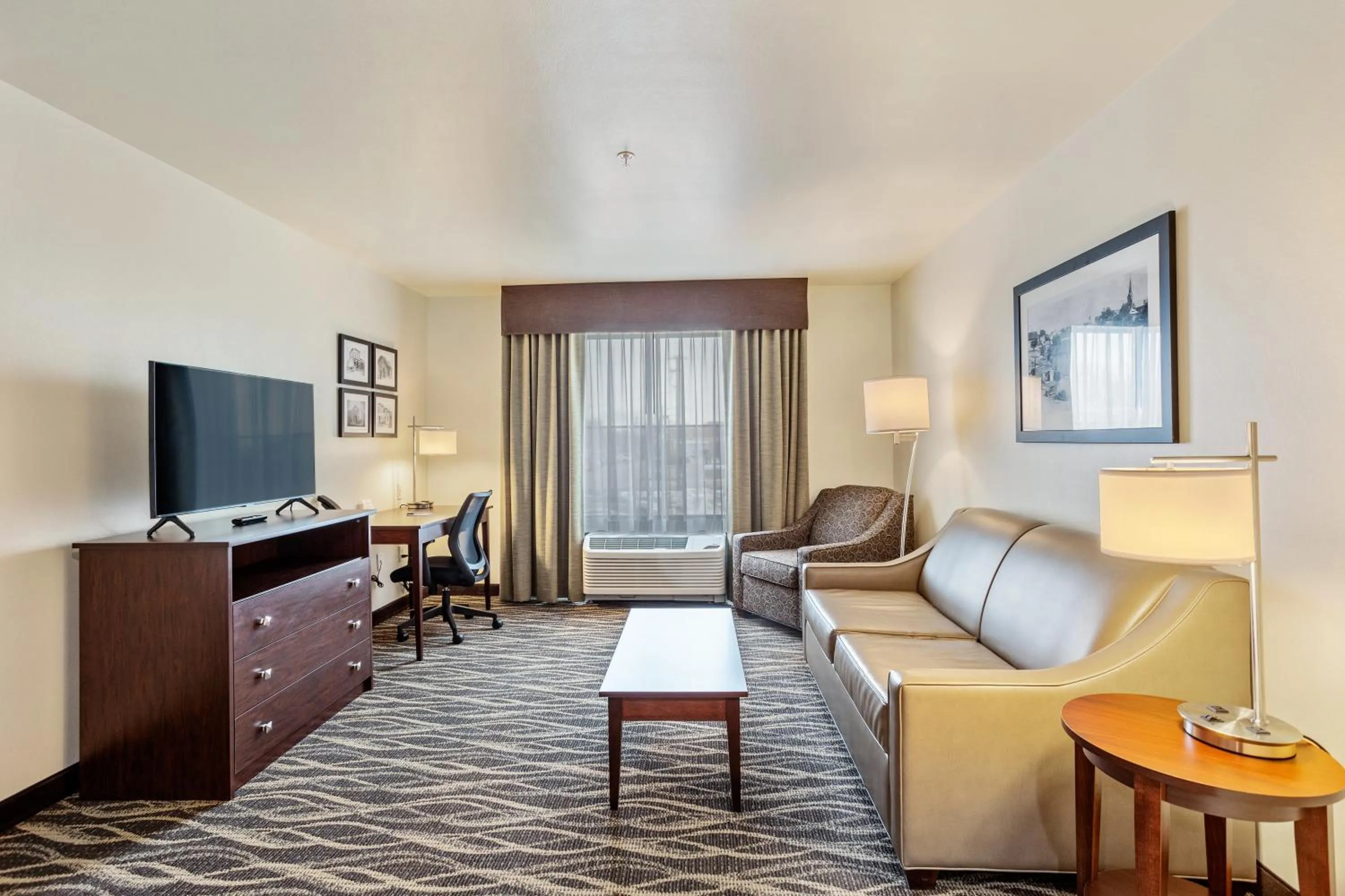 TV and multimedia in Cobblestone Hotel & Suites - Little Chute