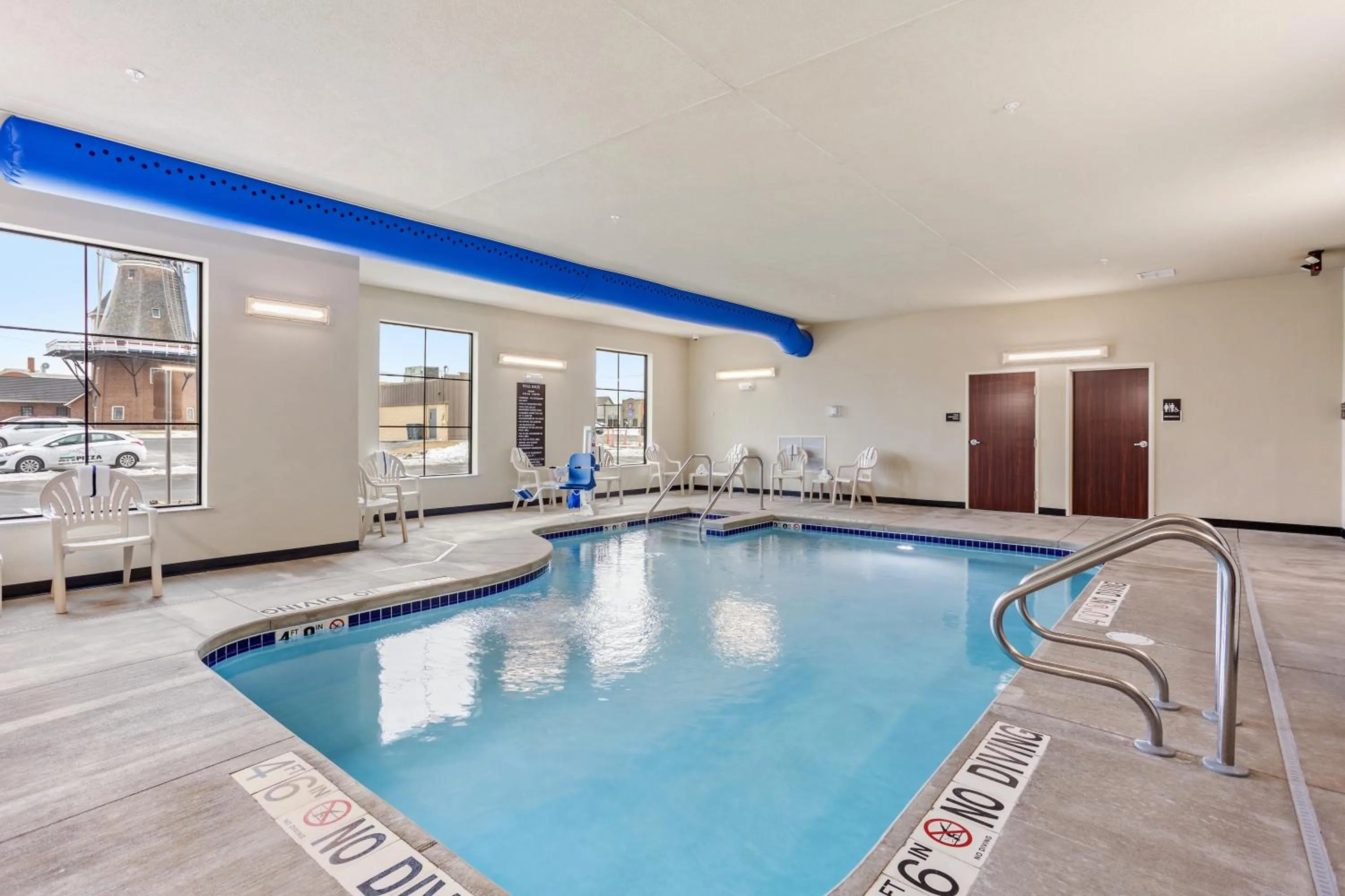 Swimming pool in Cobblestone Hotel & Suites - Little Chute