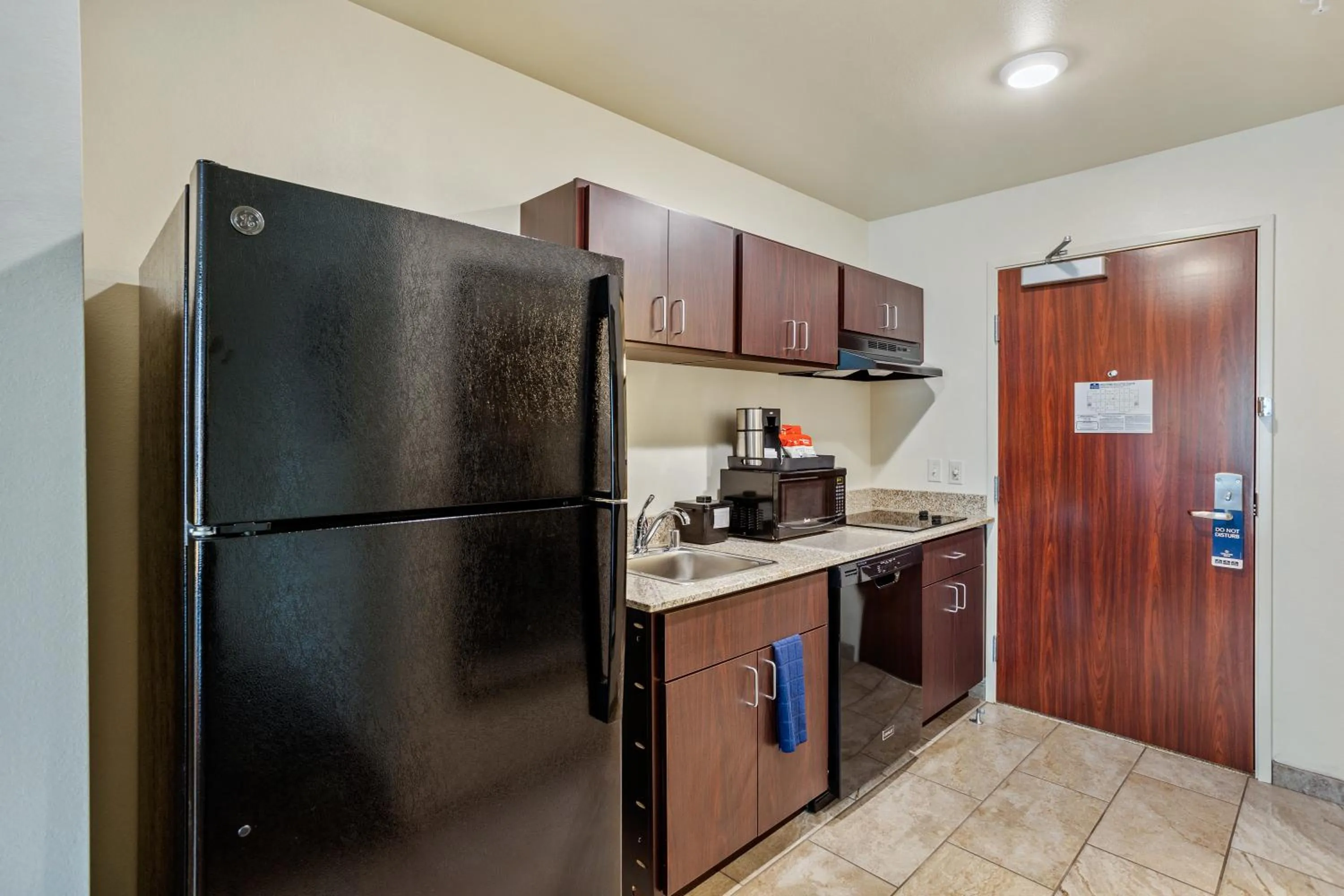 Kitchen or kitchenette in Cobblestone Hotel & Suites - Little Chute