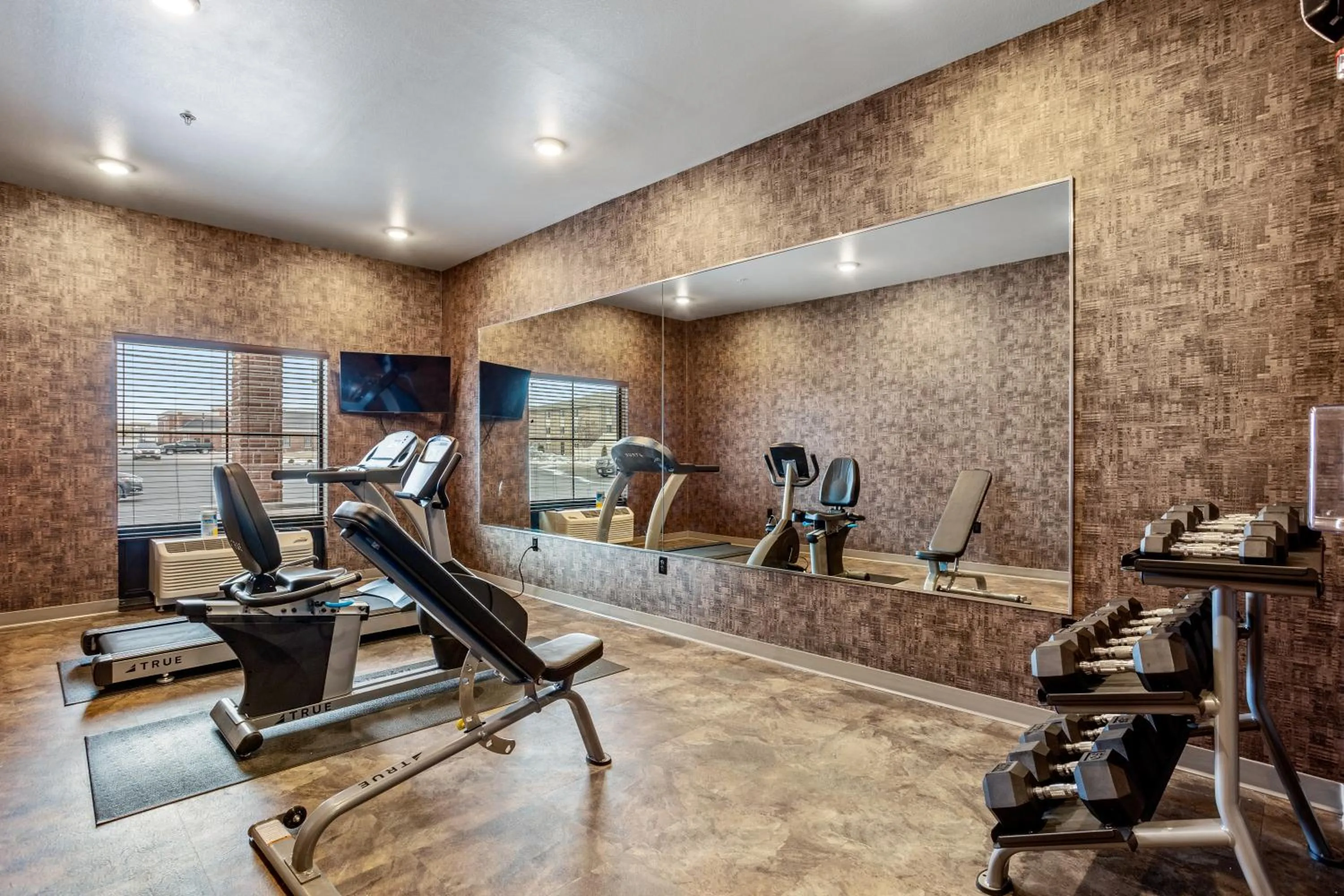 Fitness centre/facilities in Cobblestone Hotel & Suites - Little Chute