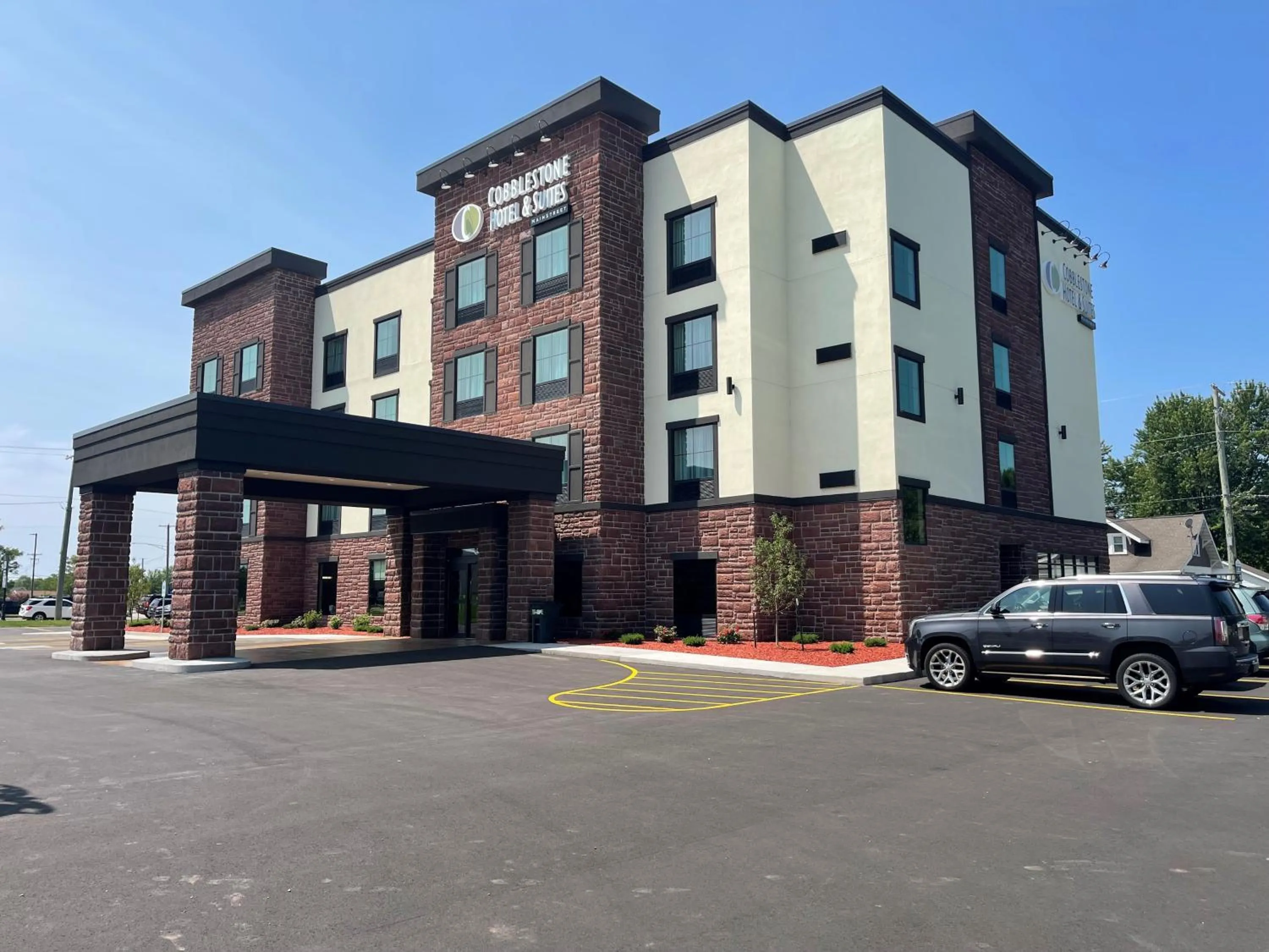 Property building in Cobblestone Hotel & Suites - Little Chute