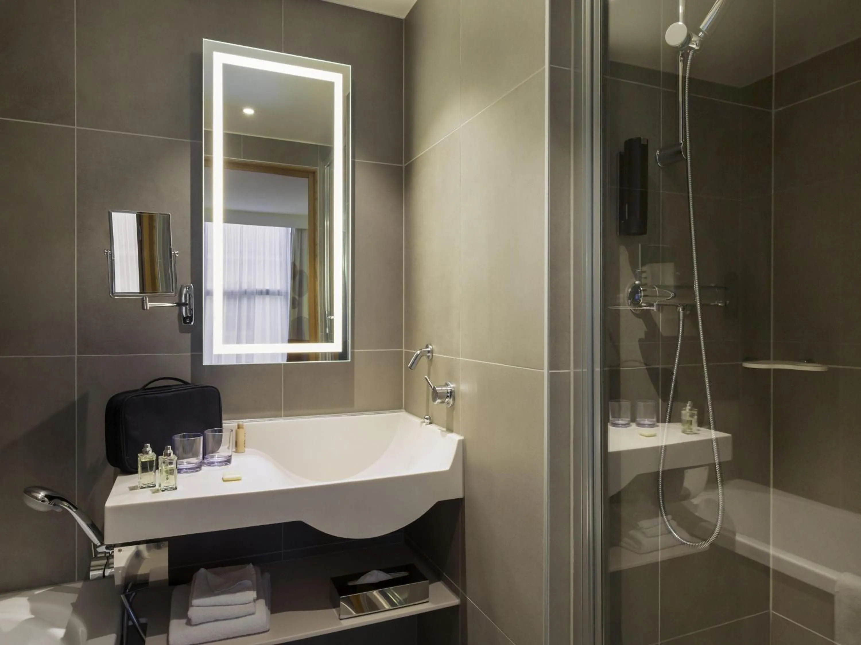 Bedroom in Novotel Genève Centre