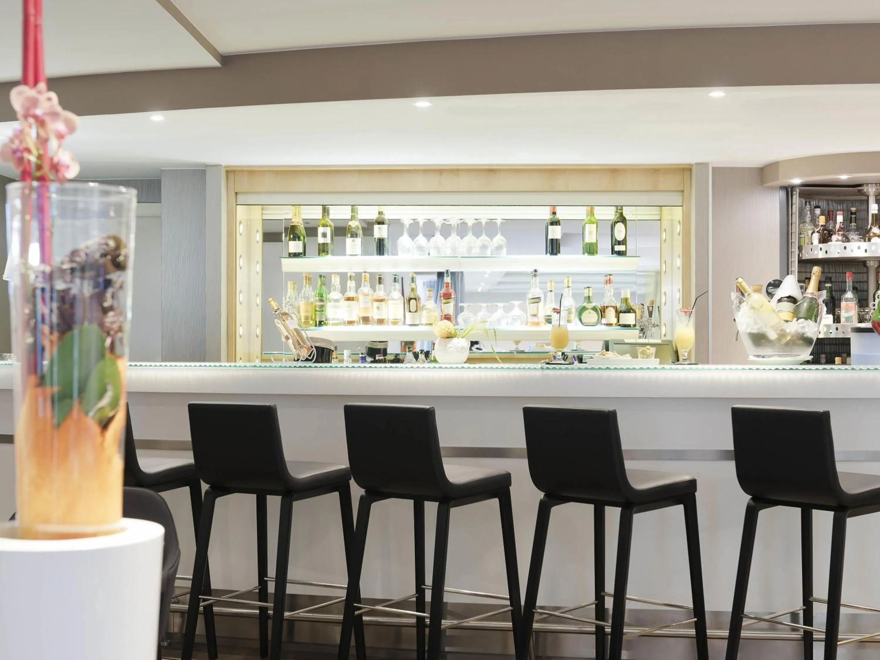 Restaurant/places to eat in Novotel Genève Centre