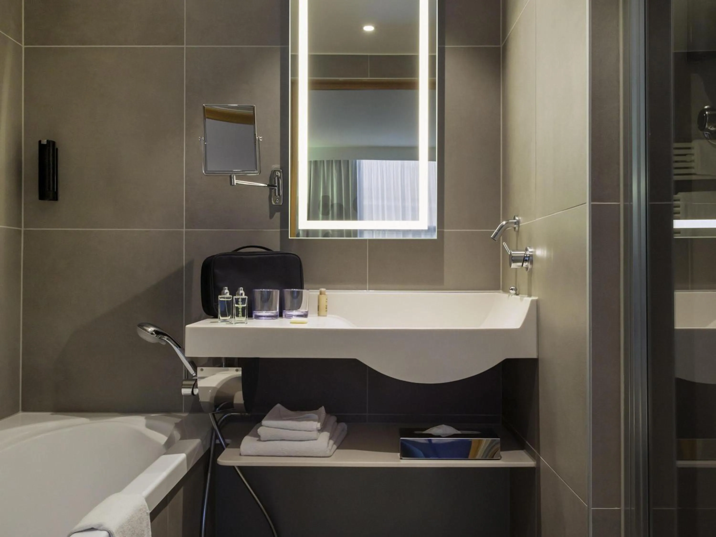 Bedroom in Novotel Genève Centre