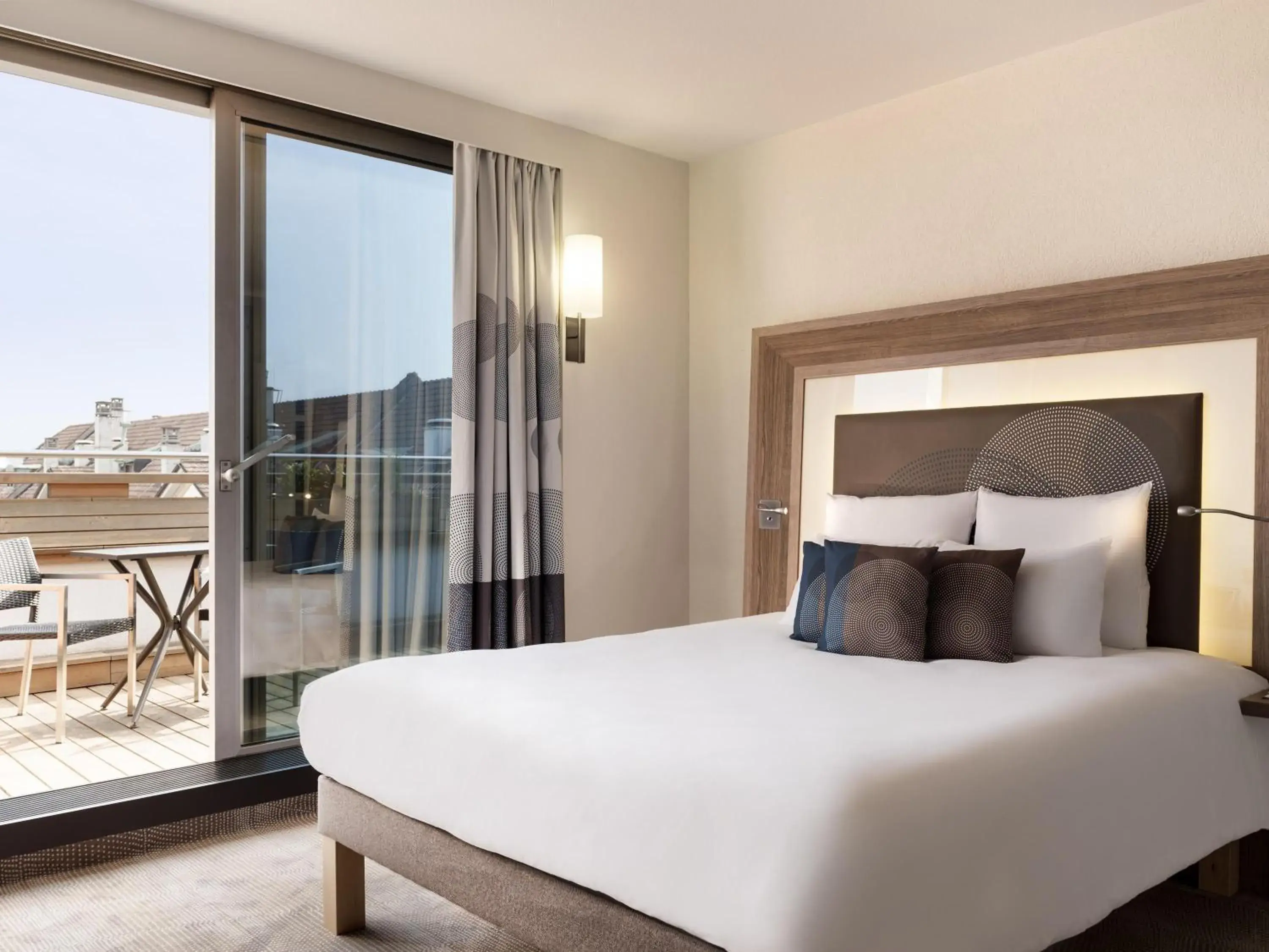 Executive Double Room with Balcony in Novotel Genève Centre Executive Double Room with Balcony in Novotel Genève Centre