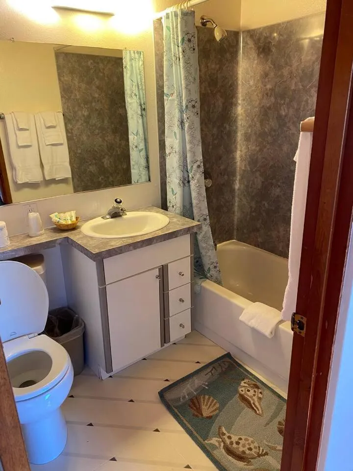 Curley's Resort & Dive Center