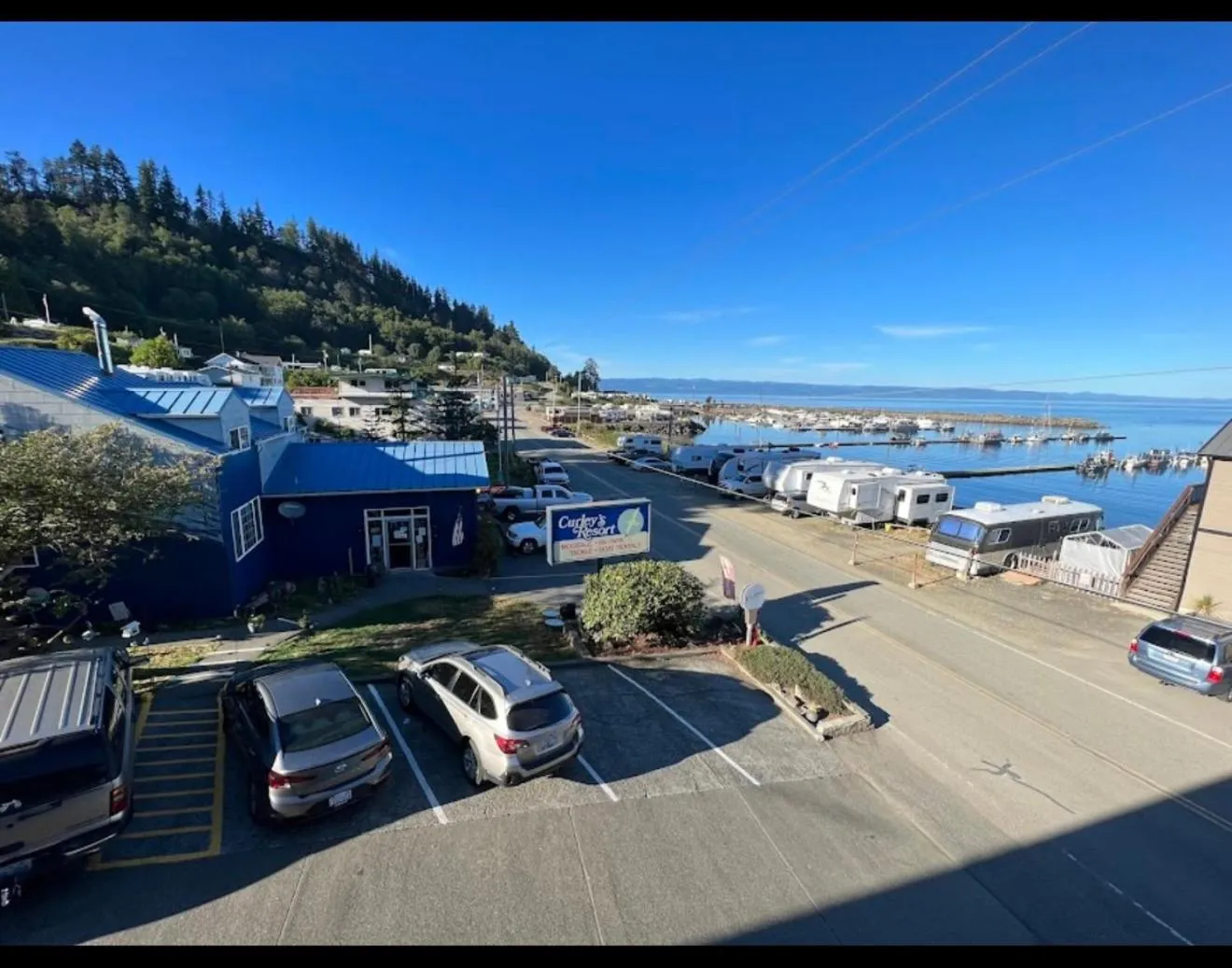 Curley's Resort & Dive Center