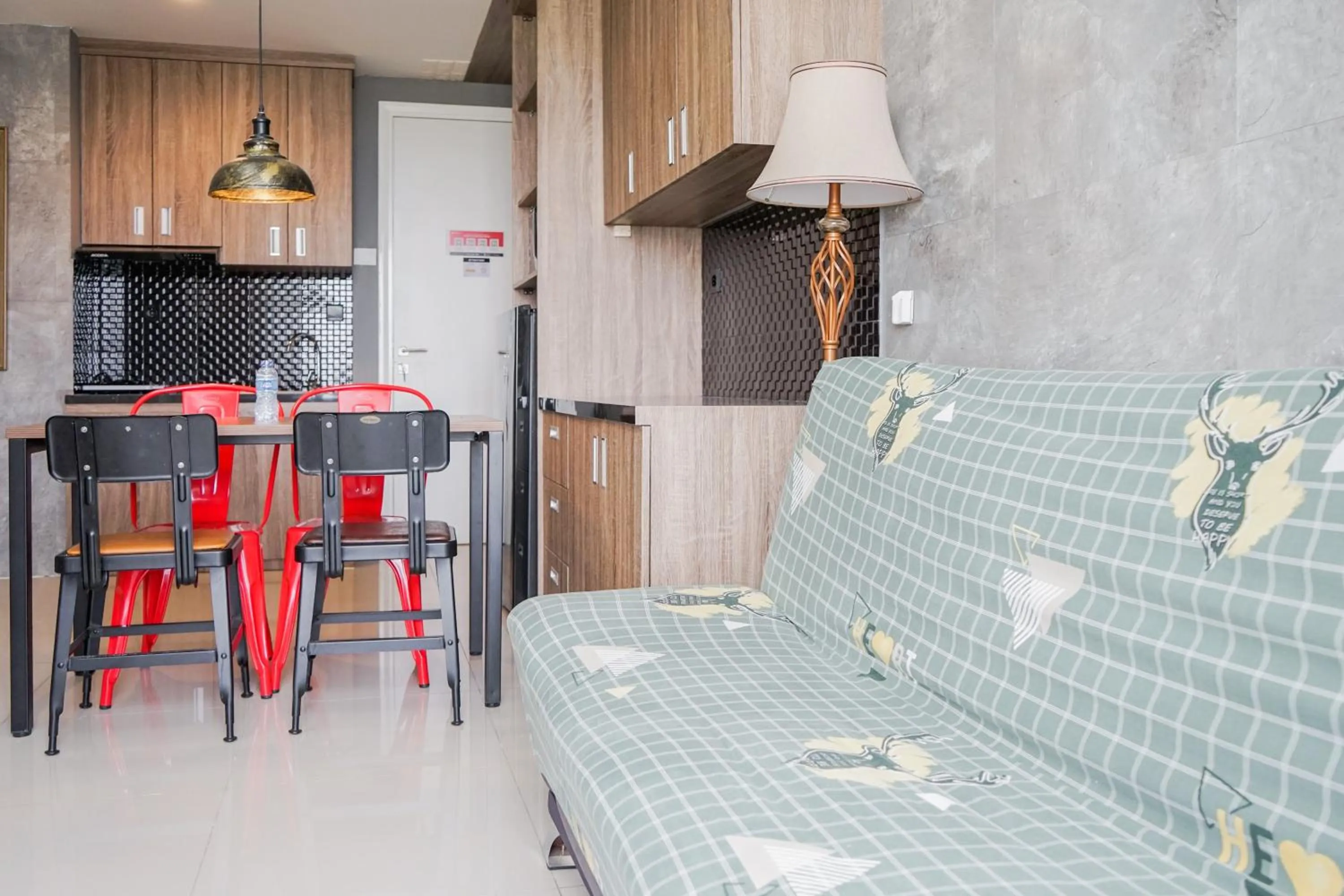 Living room in Cozy 2BR Apartment at Tuscany Residences With Garden View By Travelio