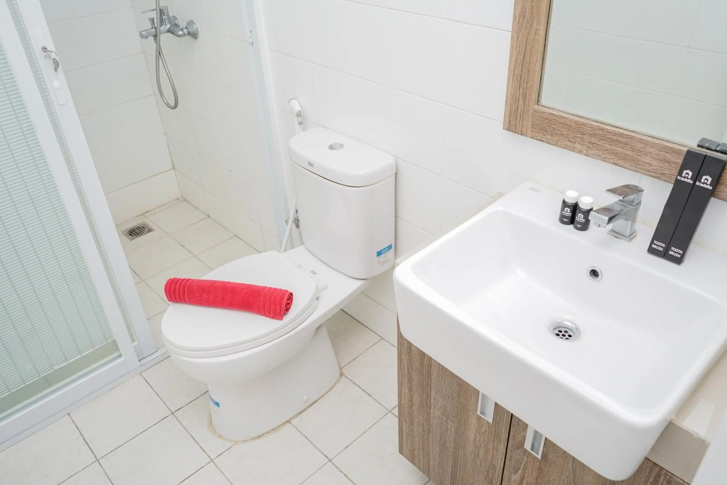 Bathroom in Cozy 2BR Apartment at Tuscany Residences With Garden View By Travelio