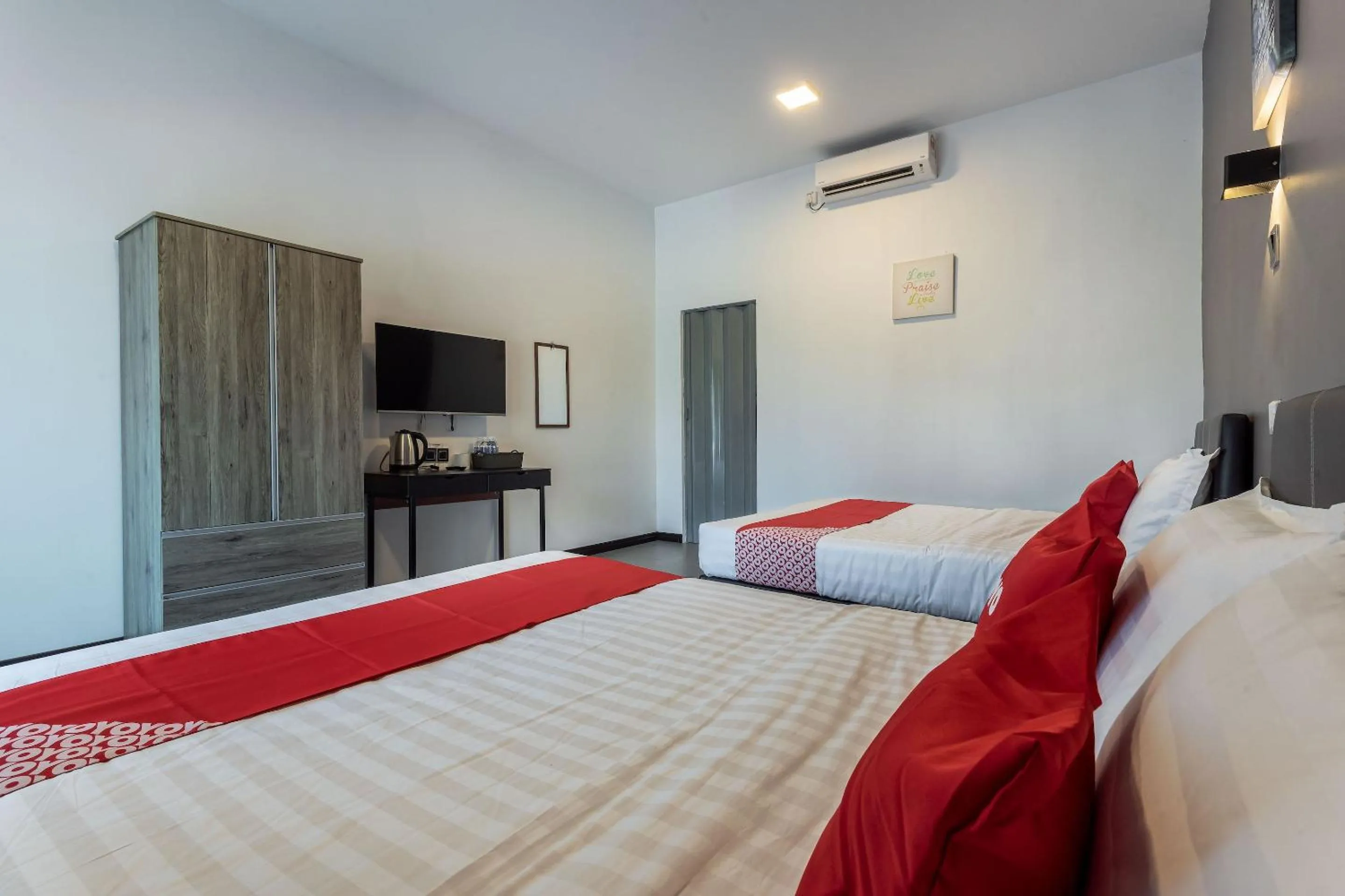 Bedroom in OYO 90149 Pua Family Semporna