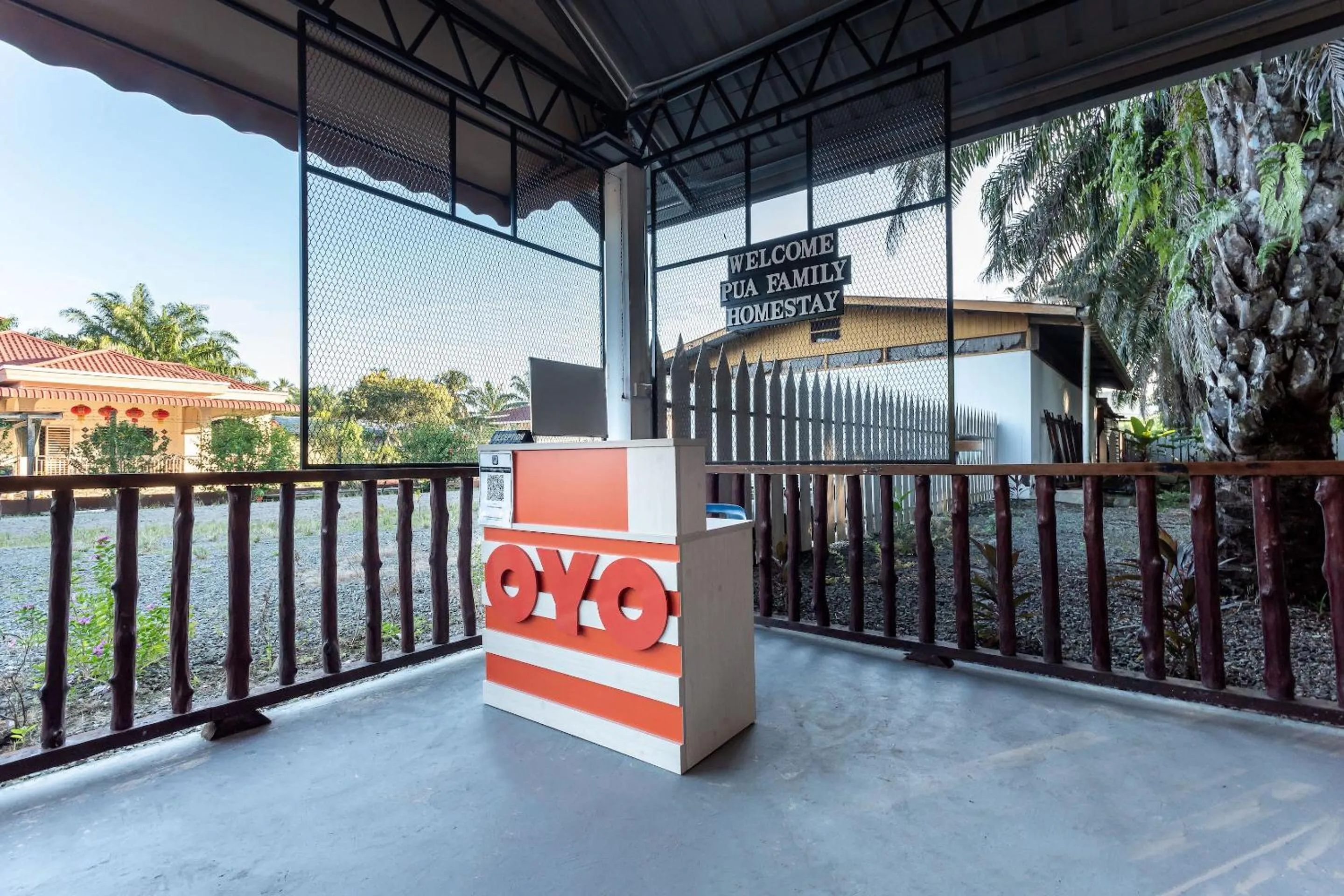 Lobby or reception in OYO 90149 Pua Family Semporna