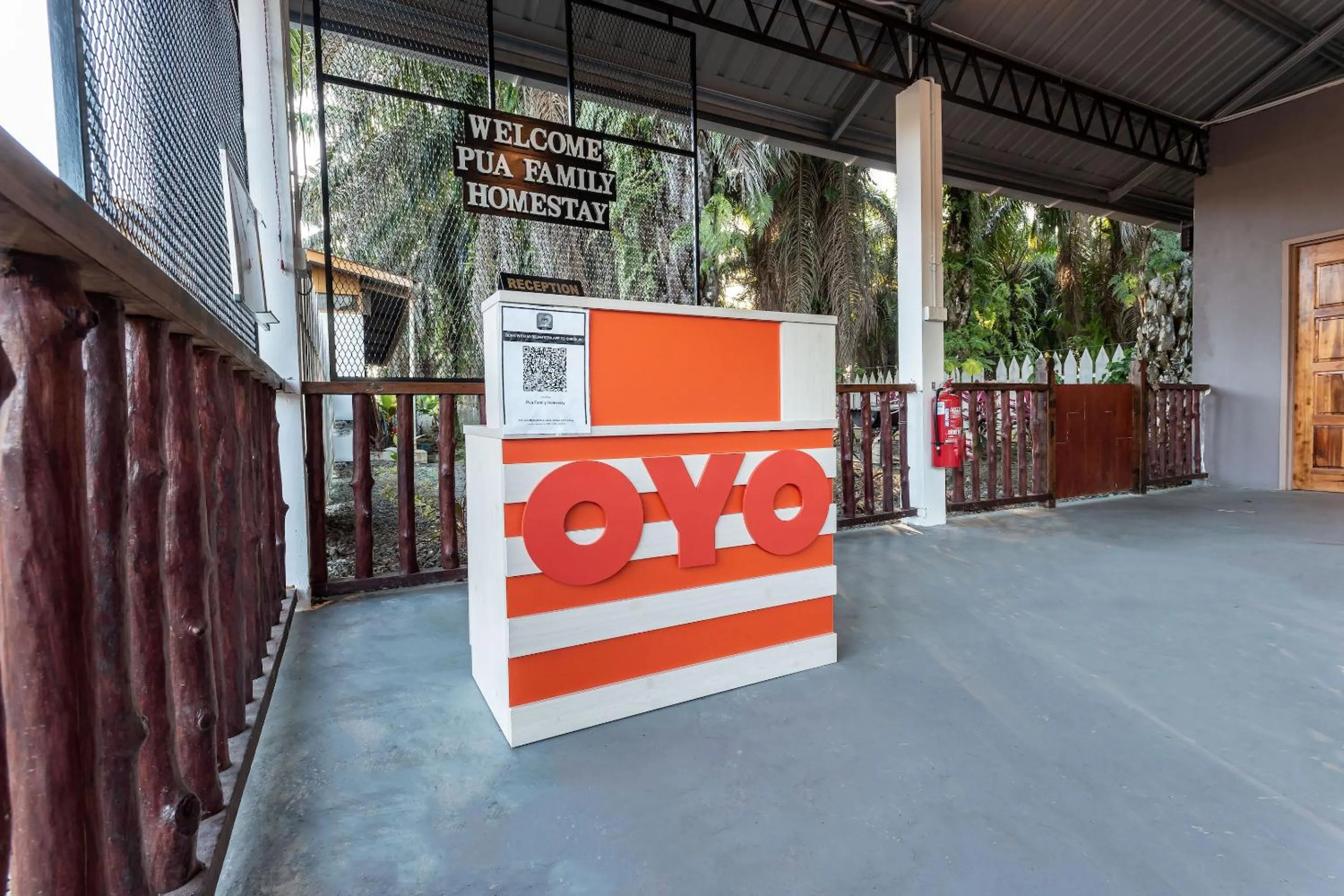 Lobby or reception in OYO 90149 Pua Family Semporna