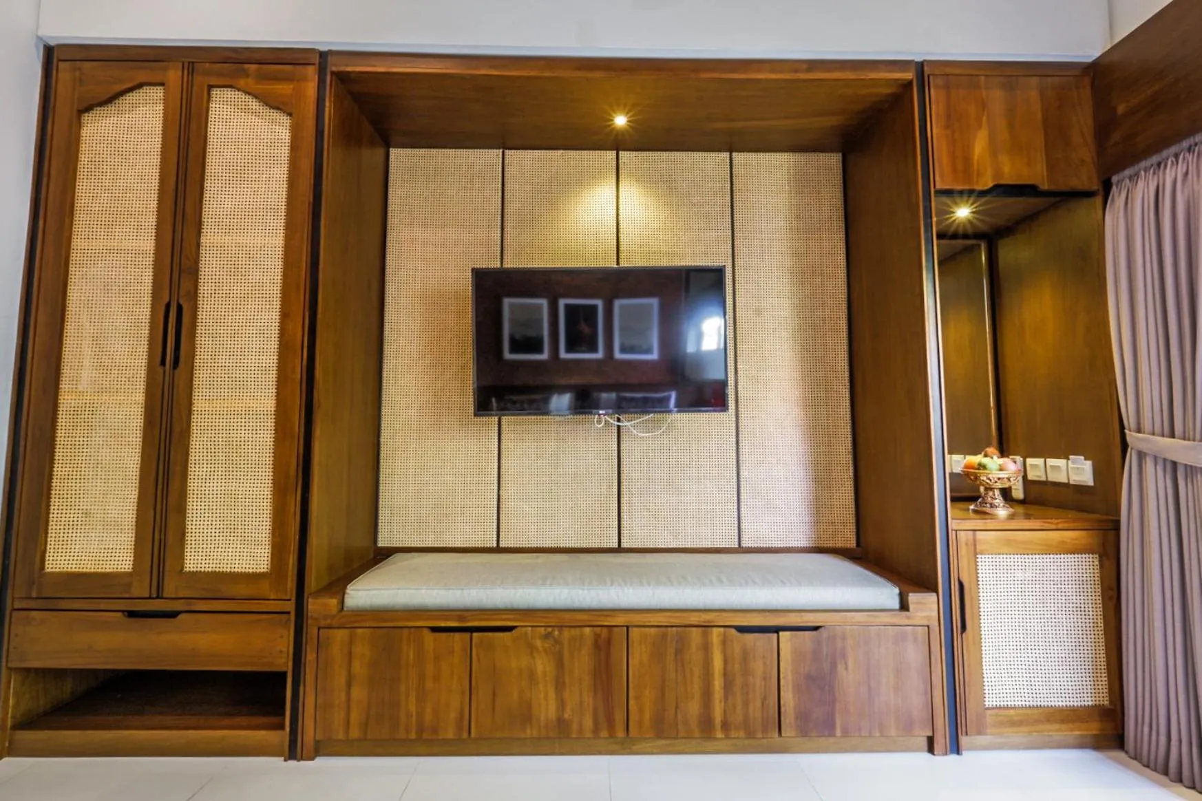 TV and multimedia, Bed in Sampatti Villas