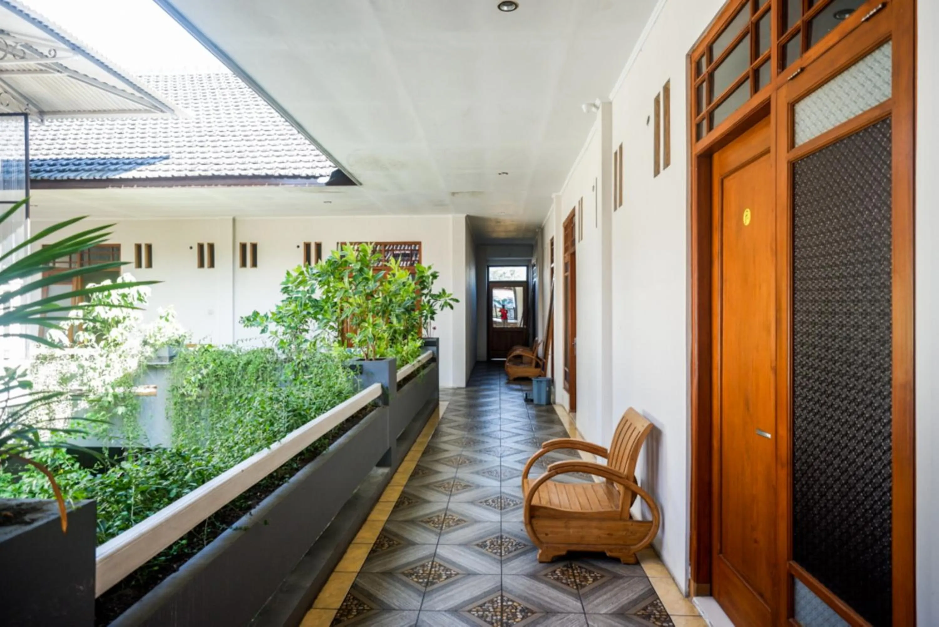 Urbanview Hotel Blok O International by RedDoorz