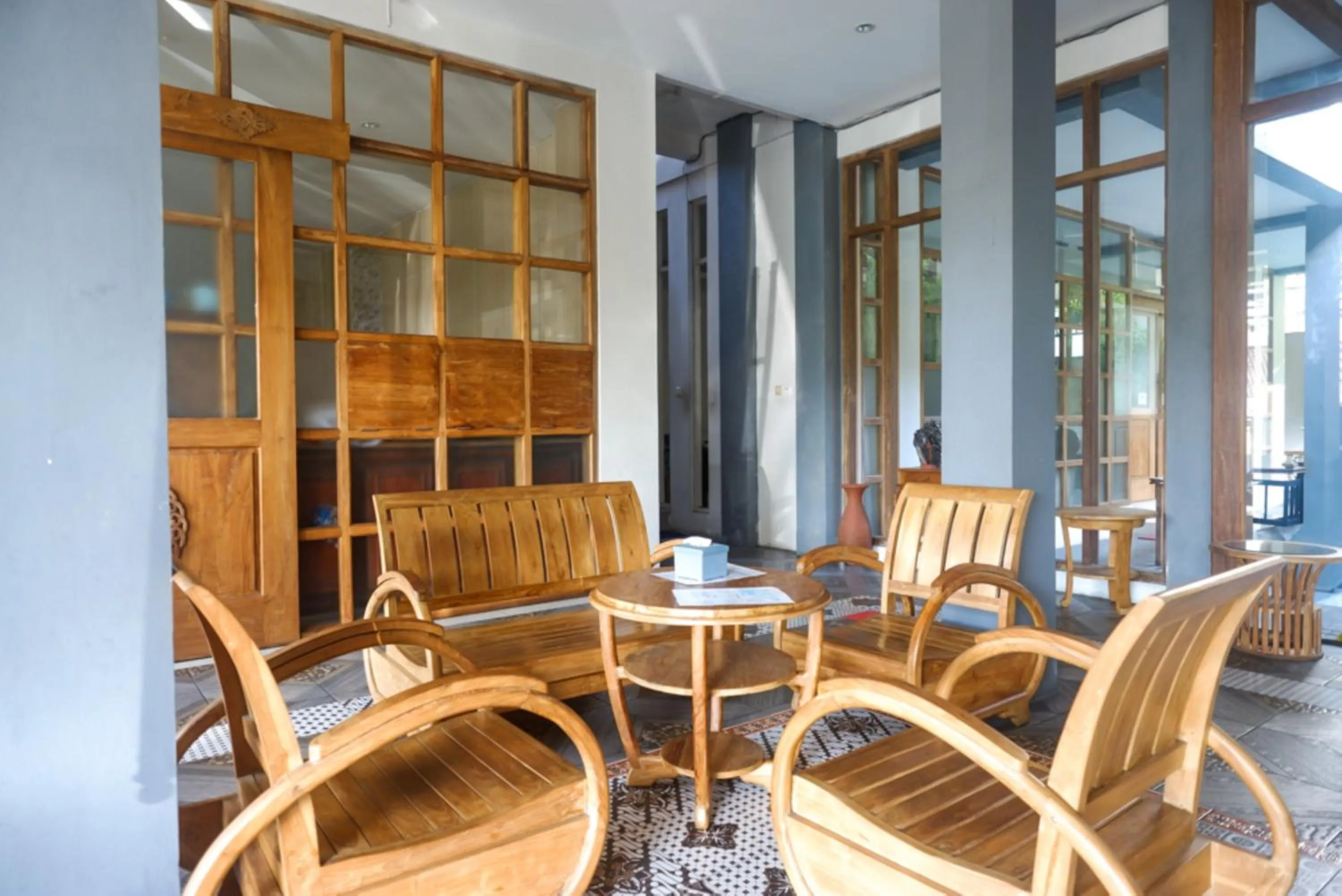 Urbanview Hotel Blok O International by RedDoorz