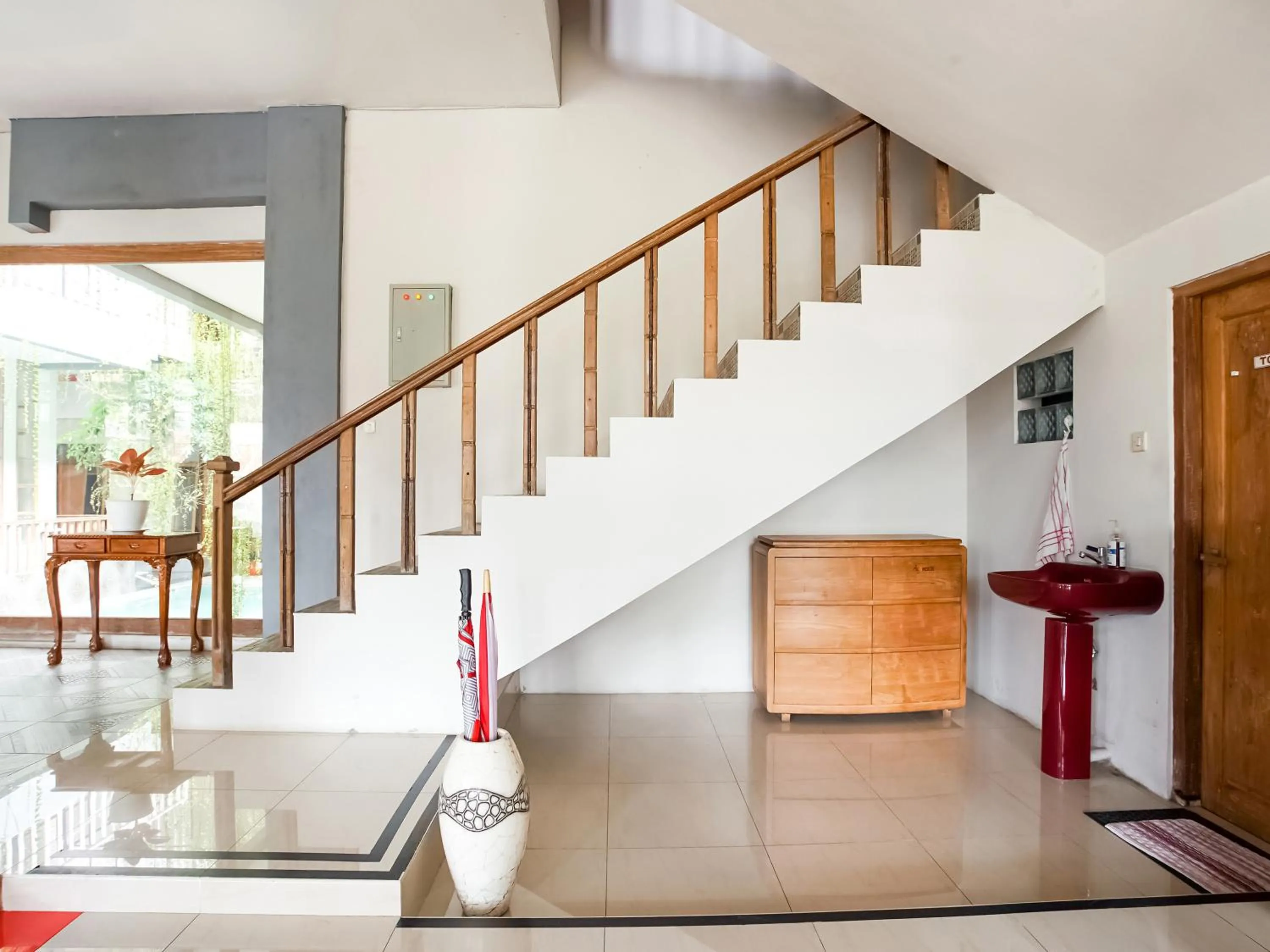 Area and facilities in Urbanview Hotel Blok O International by RedDoorz