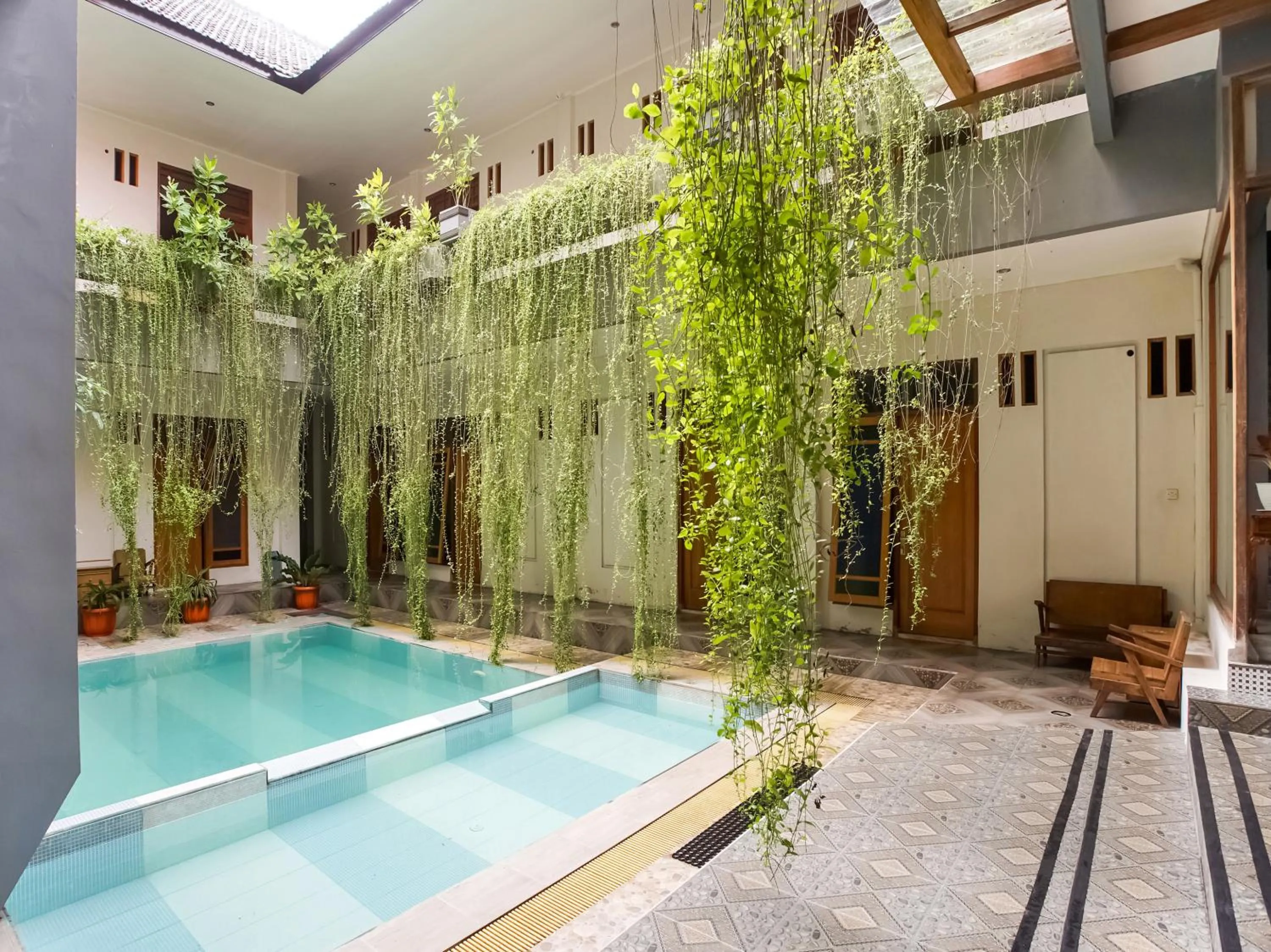 Area and facilities in Urbanview Hotel Blok O International by RedDoorz