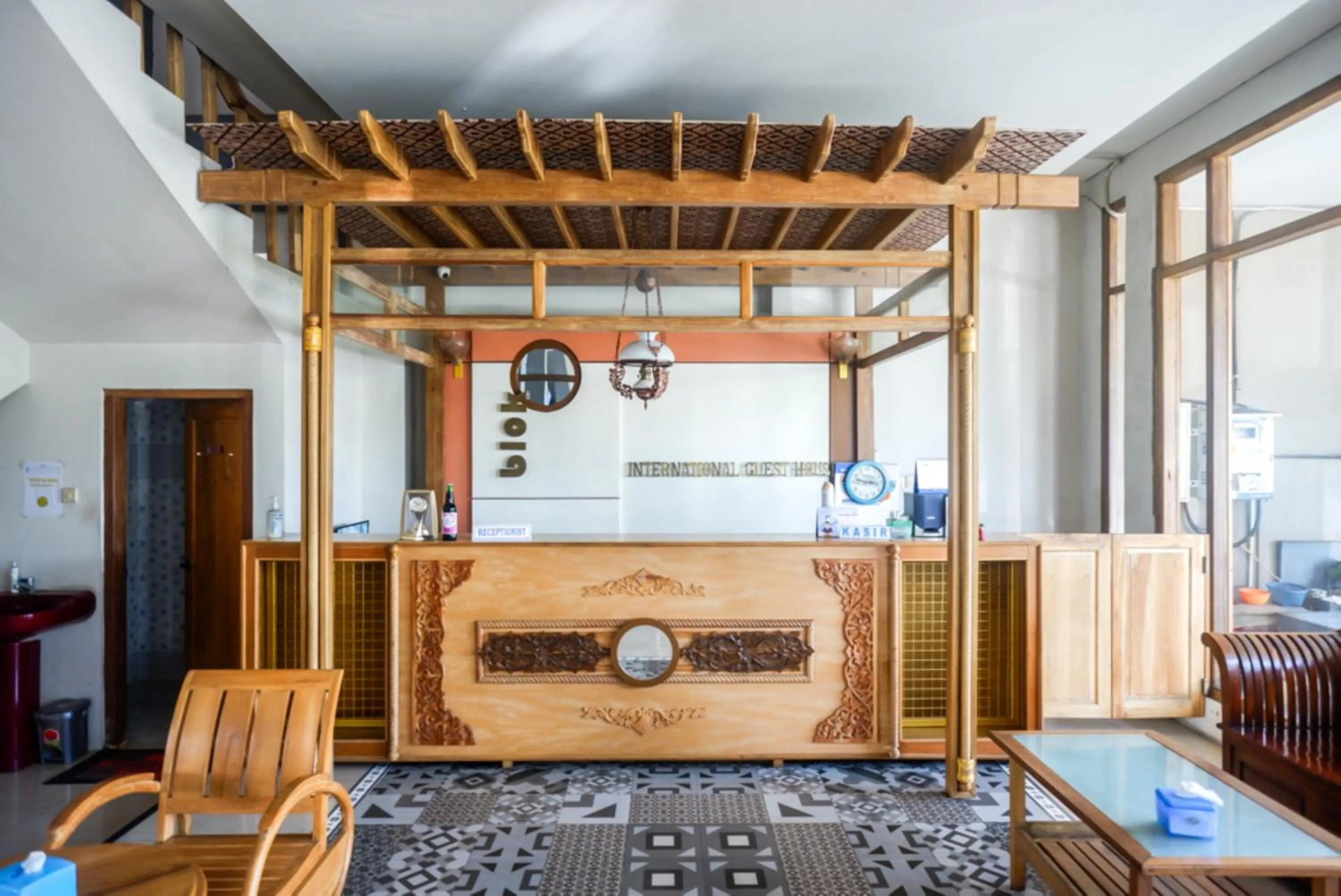 Urbanview Hotel Blok O International by RedDoorz