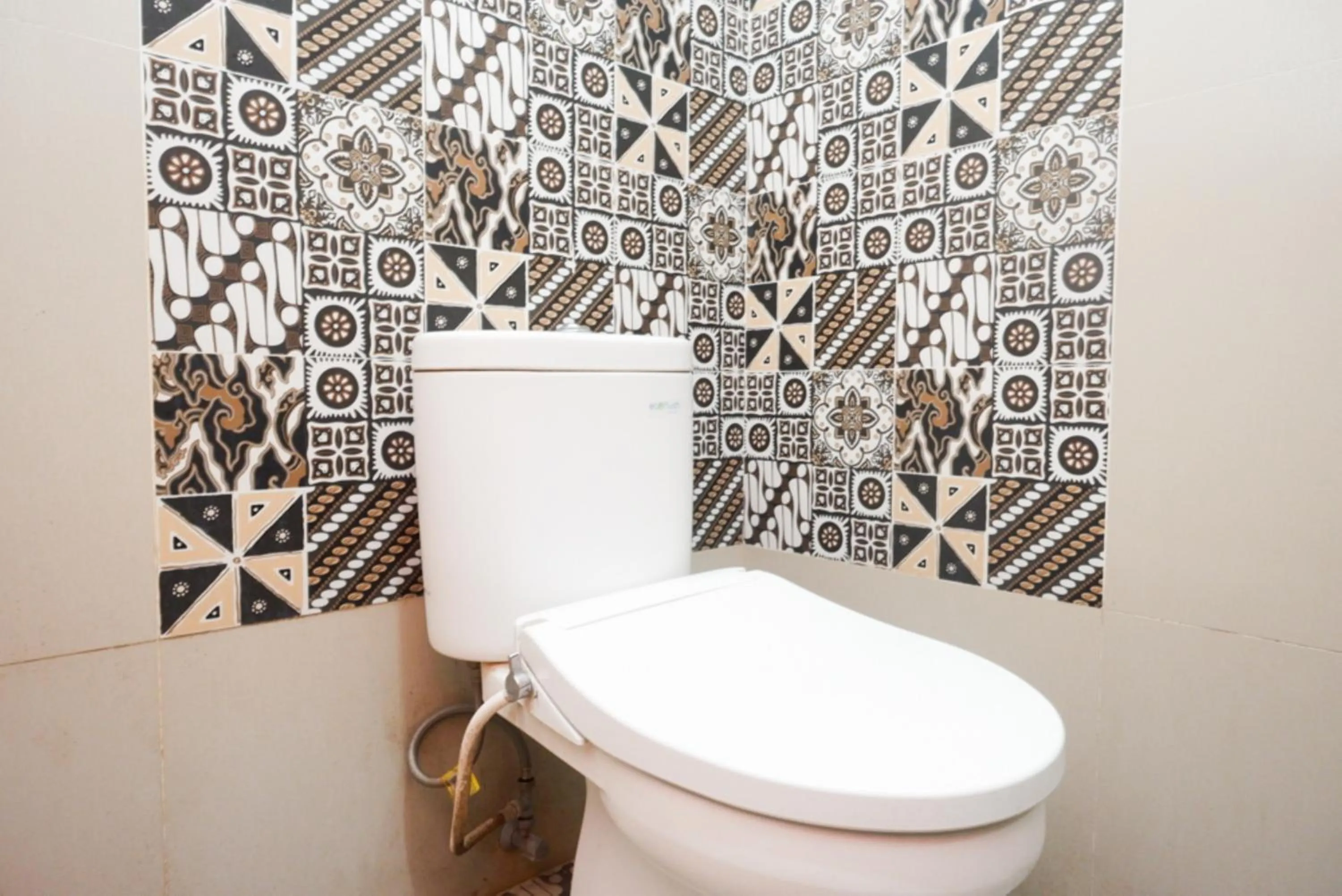 Urbanview Hotel Blok O International by RedDoorz