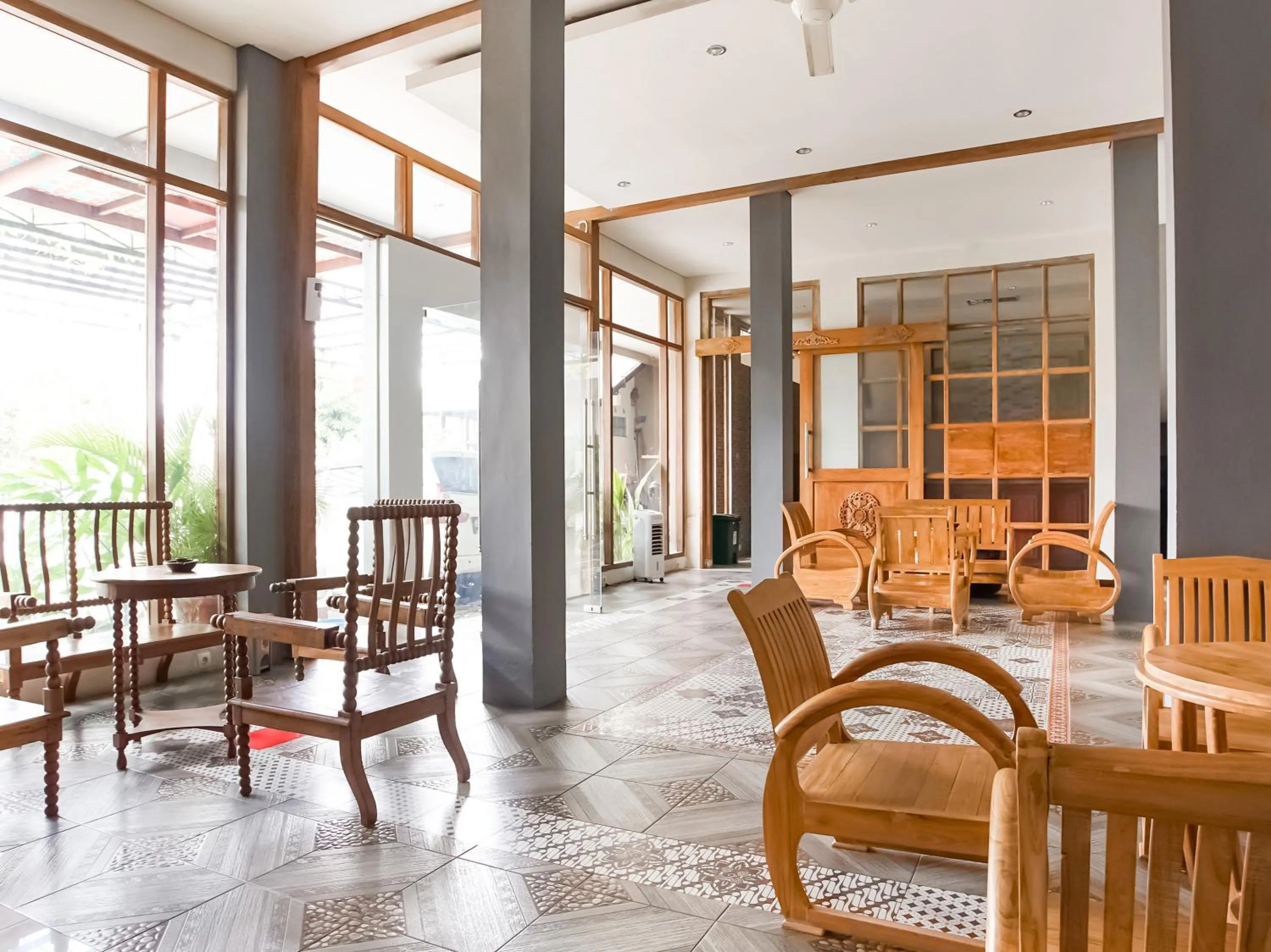 Area and facilities in Urbanview Hotel Blok O International by RedDoorz