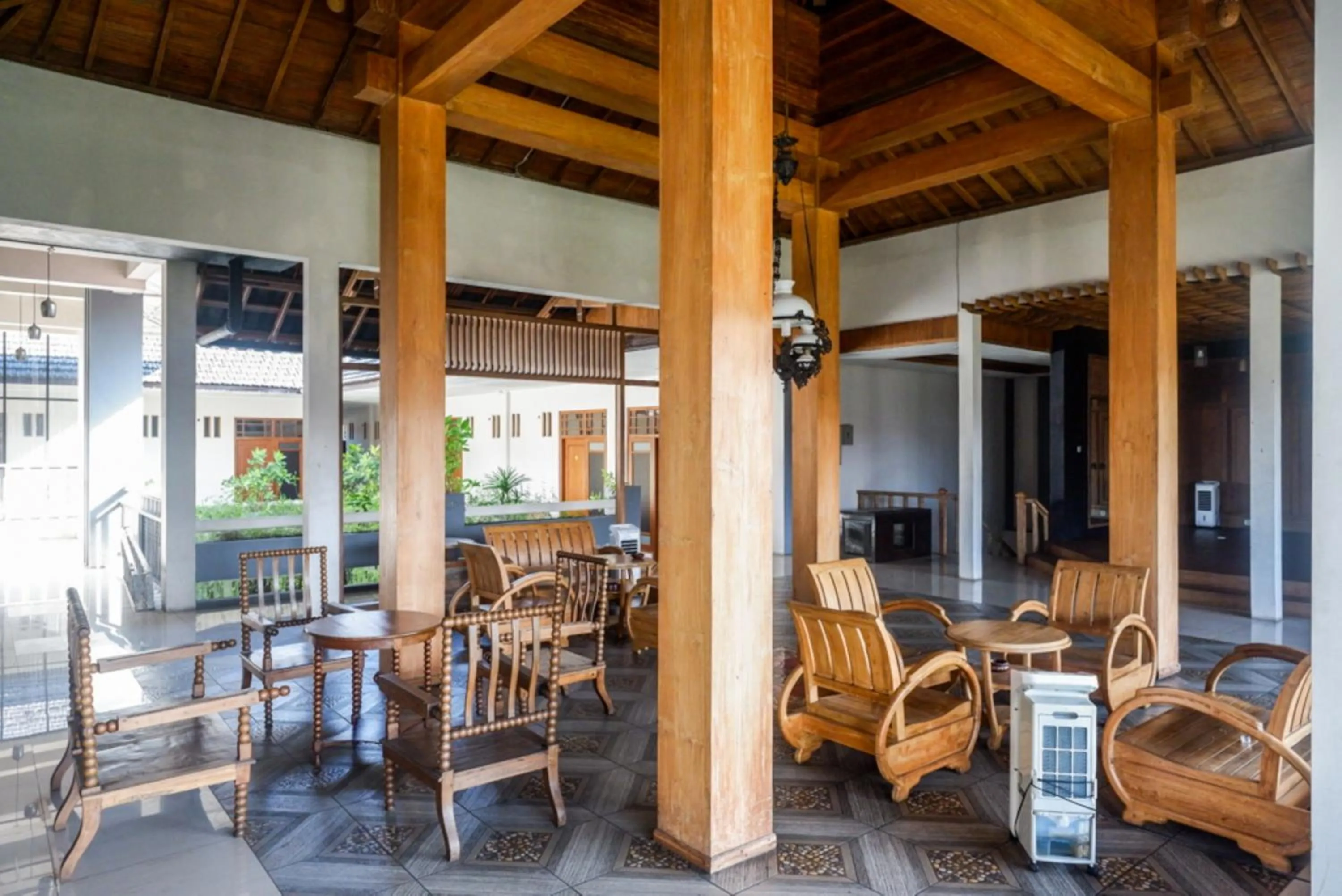 Urbanview Hotel Blok O International by RedDoorz