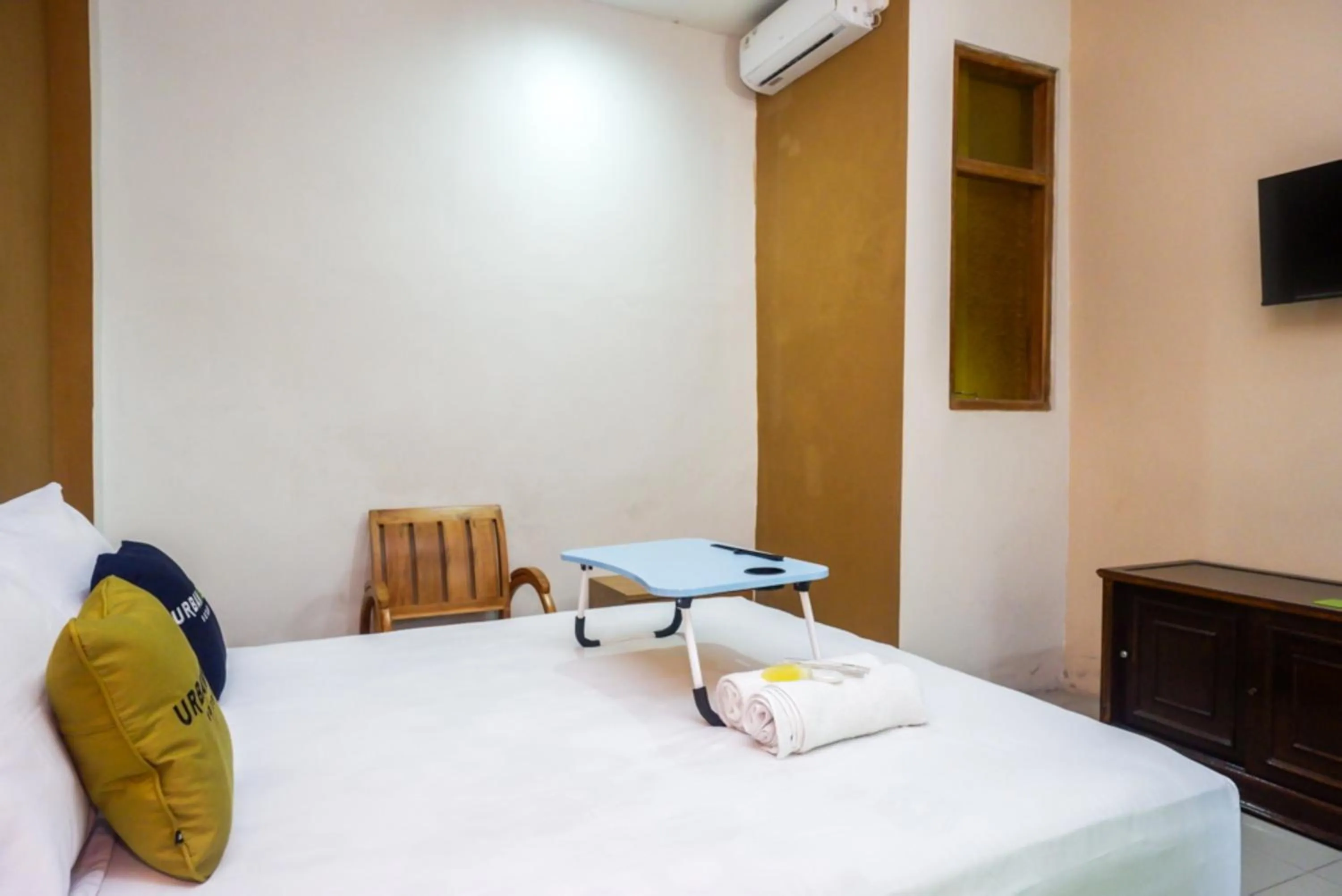 Urbanview Hotel Blok O International by RedDoorz