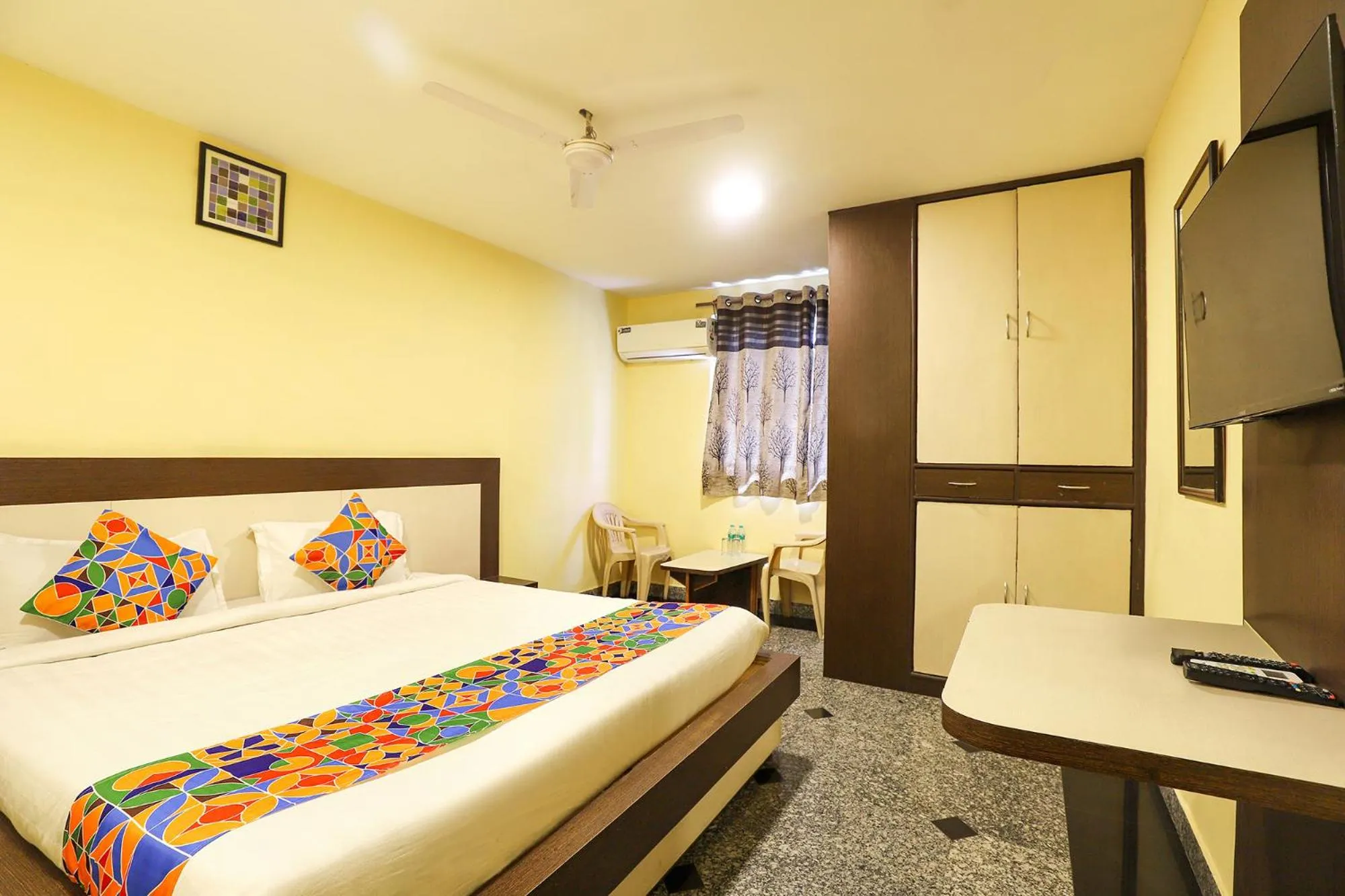 Bed in FabHotel Chamiers Park - Nandanam