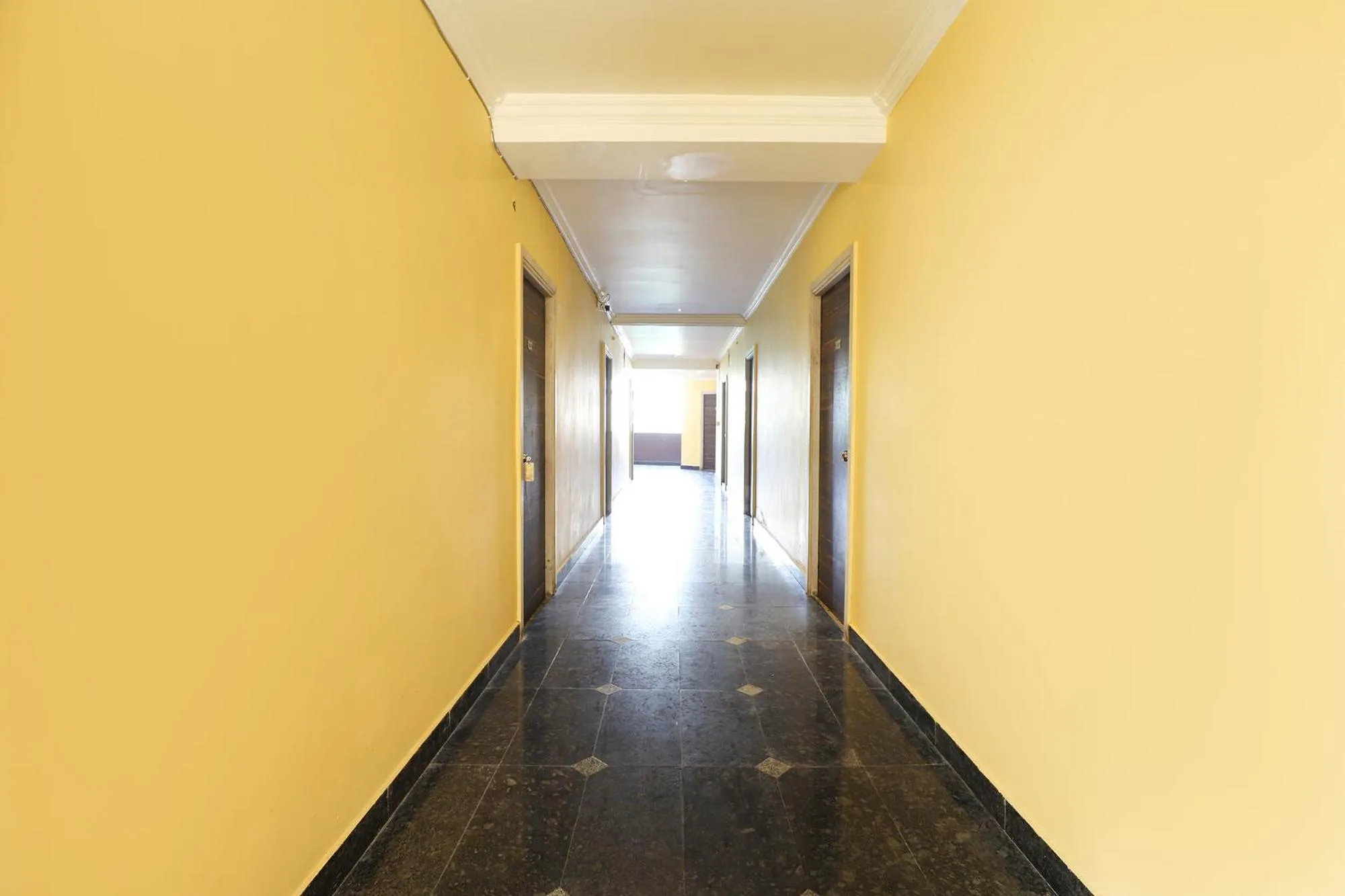 Lobby or reception in FabHotel Chamiers Park - Nandanam