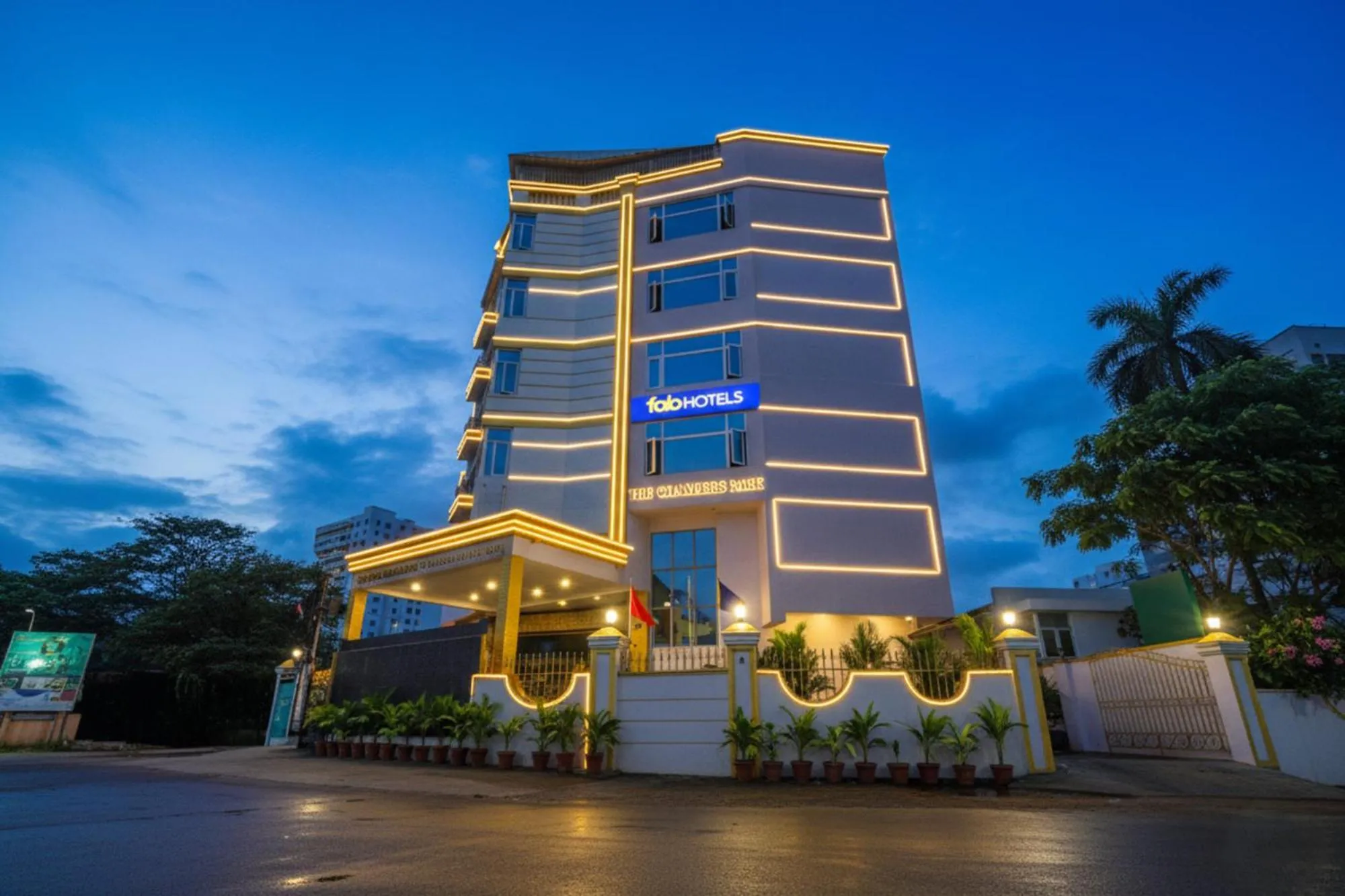Property building in FabHotel Chamiers Park - Nandanam