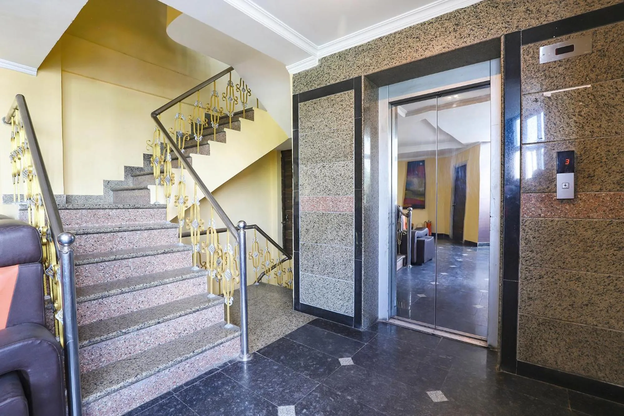 Lobby or reception in FabHotel Chamiers Park - Nandanam