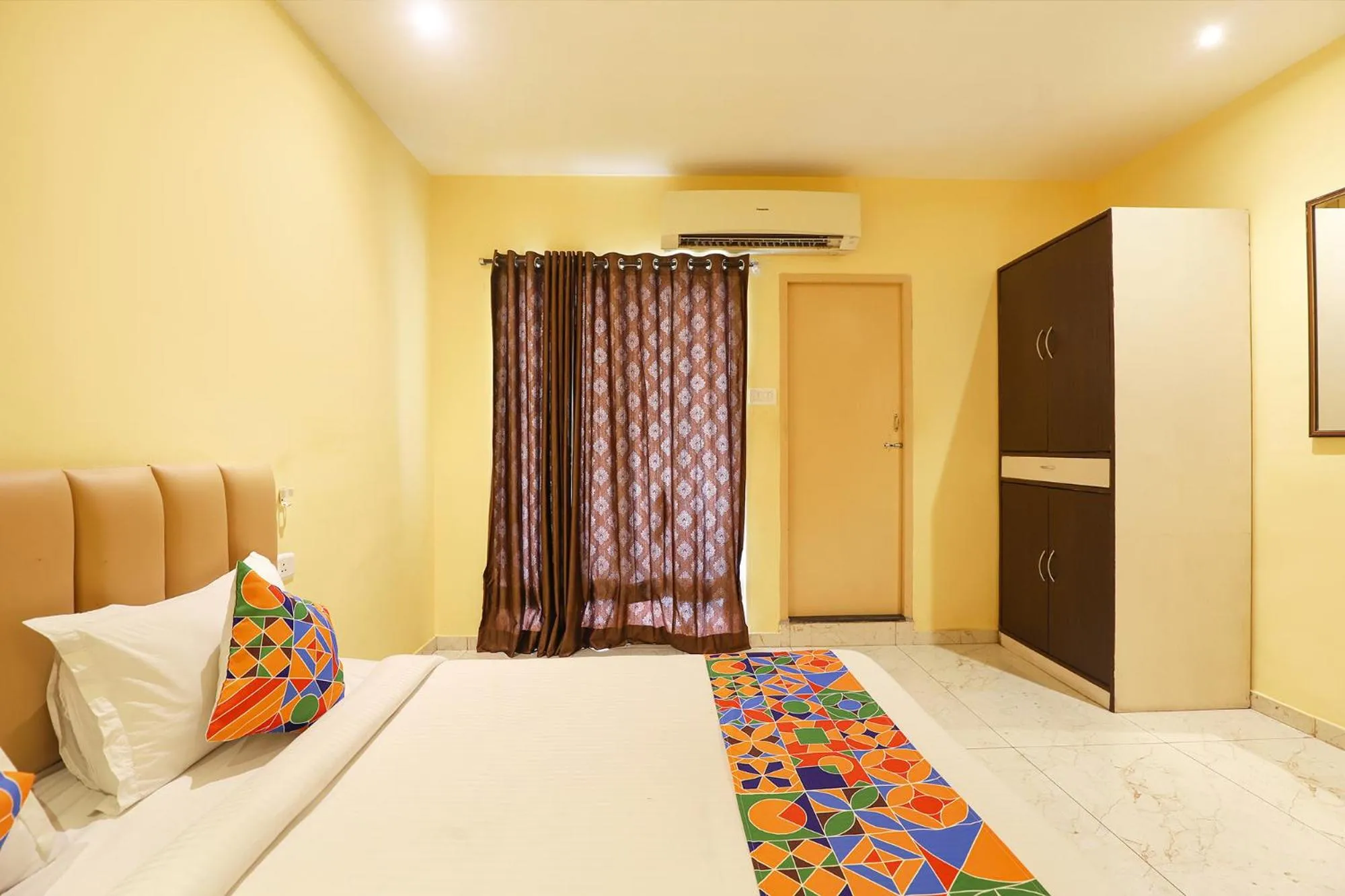 Bed in FabHotel Chamiers Park - Nandanam