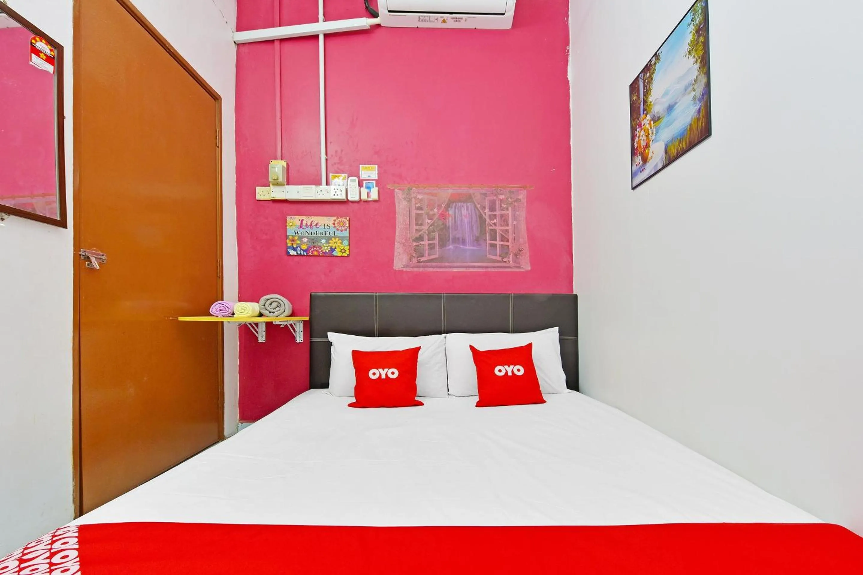 Bedroom, Bed in Hotel O Bidara Guest House