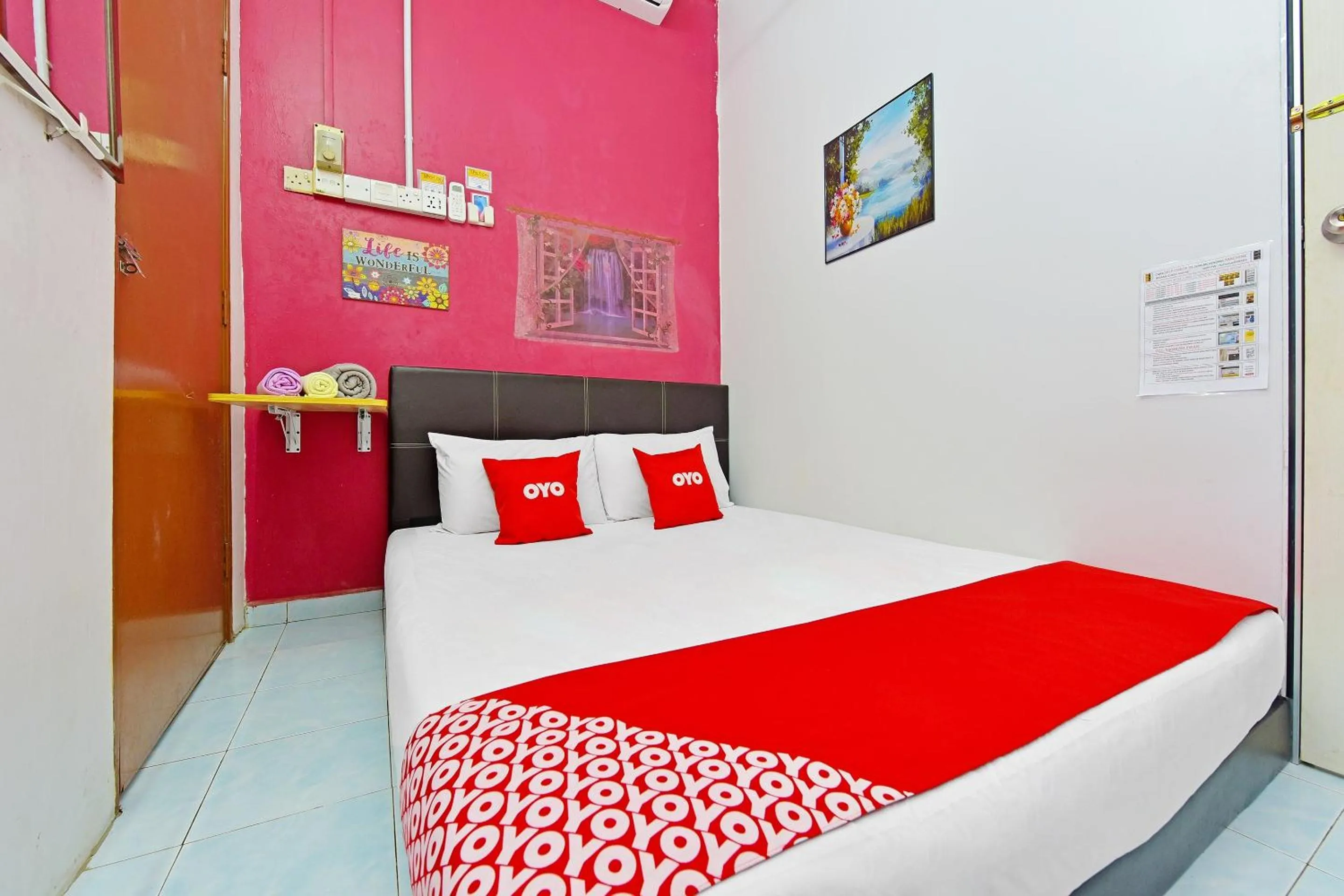 Bedroom, Bed in Hotel O Bidara Guest House