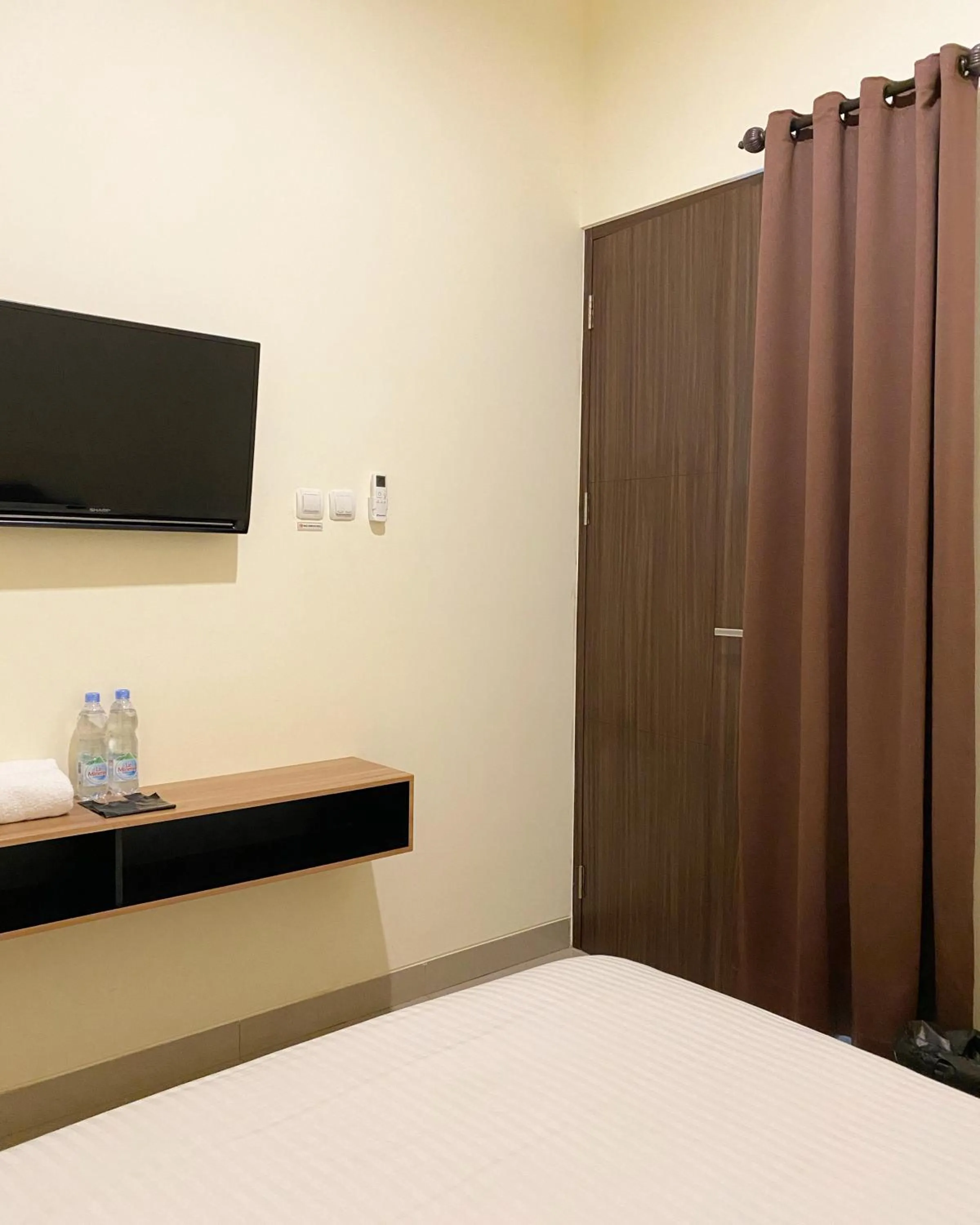 Bed in RedDoorz at Arkana Seturan Pakuwon Mall