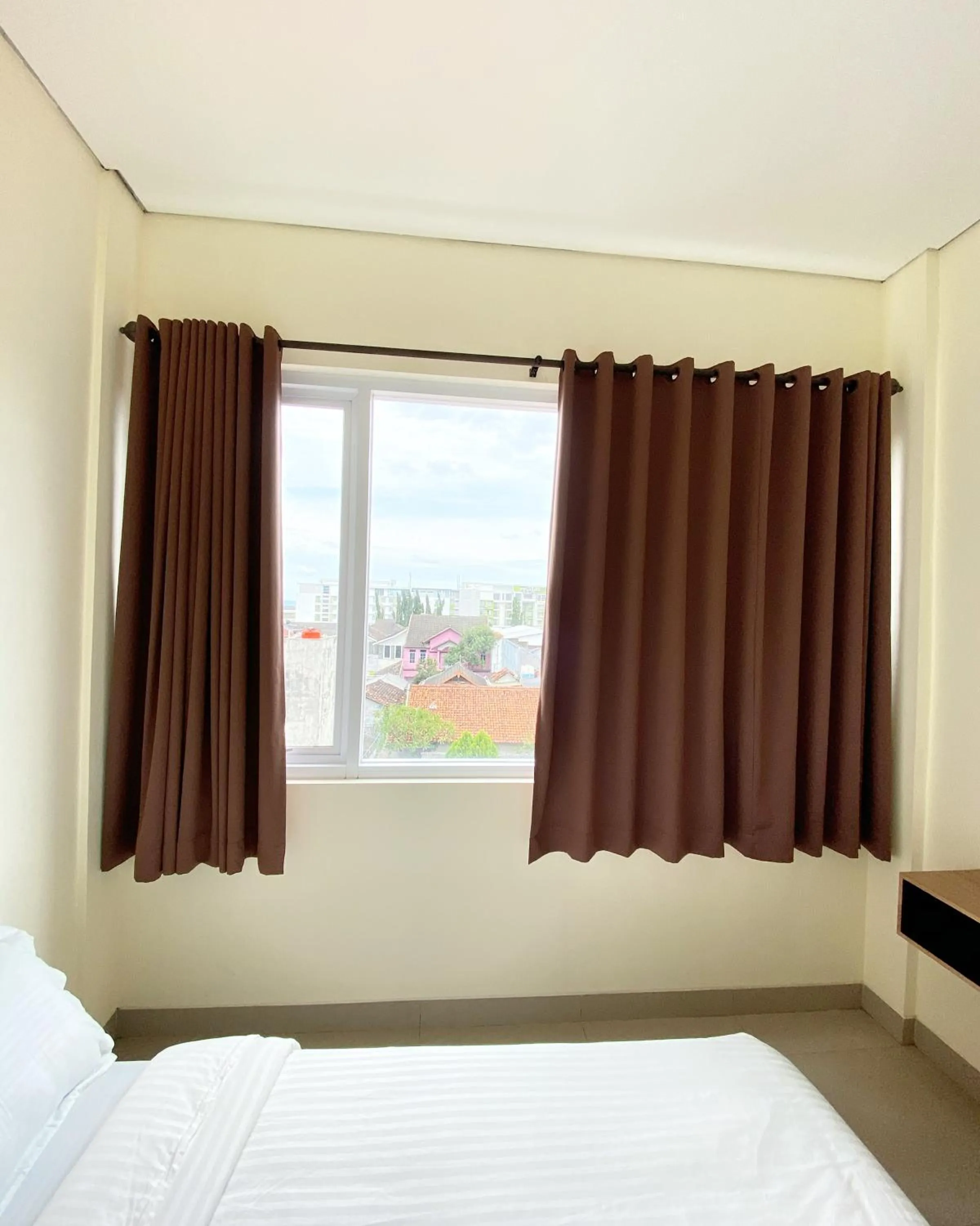 Bed in RedDoorz at Arkana Seturan Pakuwon Mall
