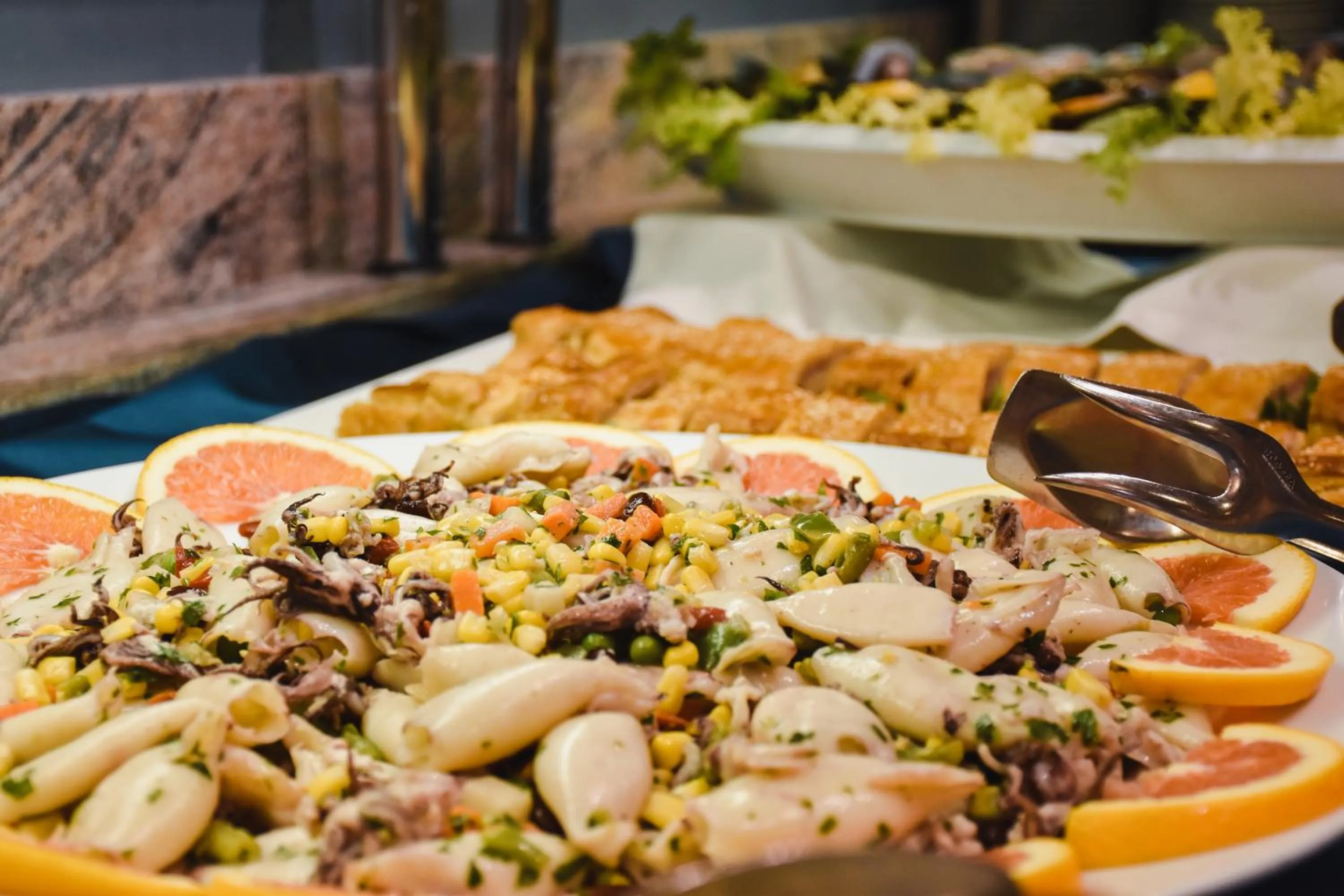 Restaurant/places to eat in Hotel Luna