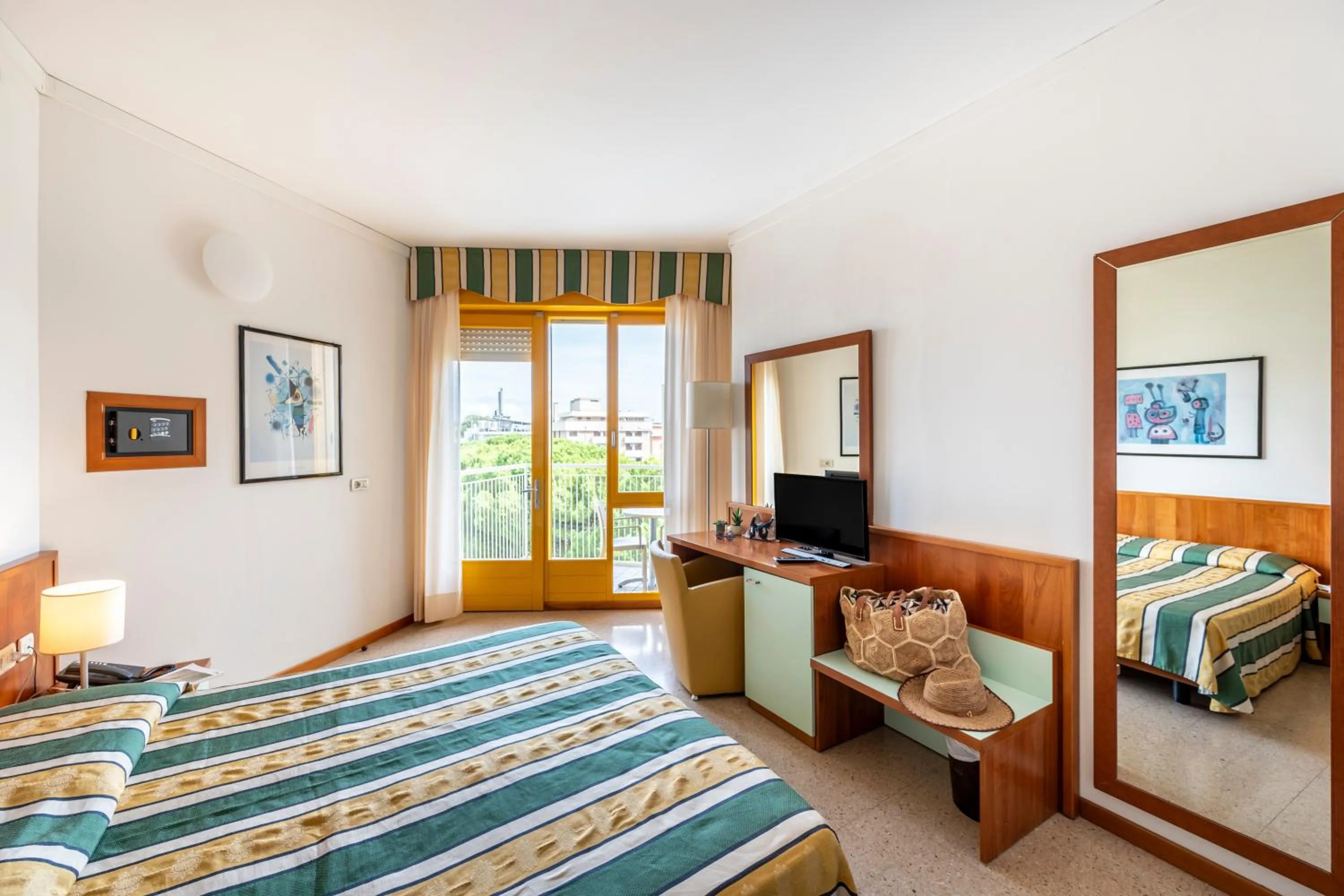 Bedroom, Bed in Hotel Luna