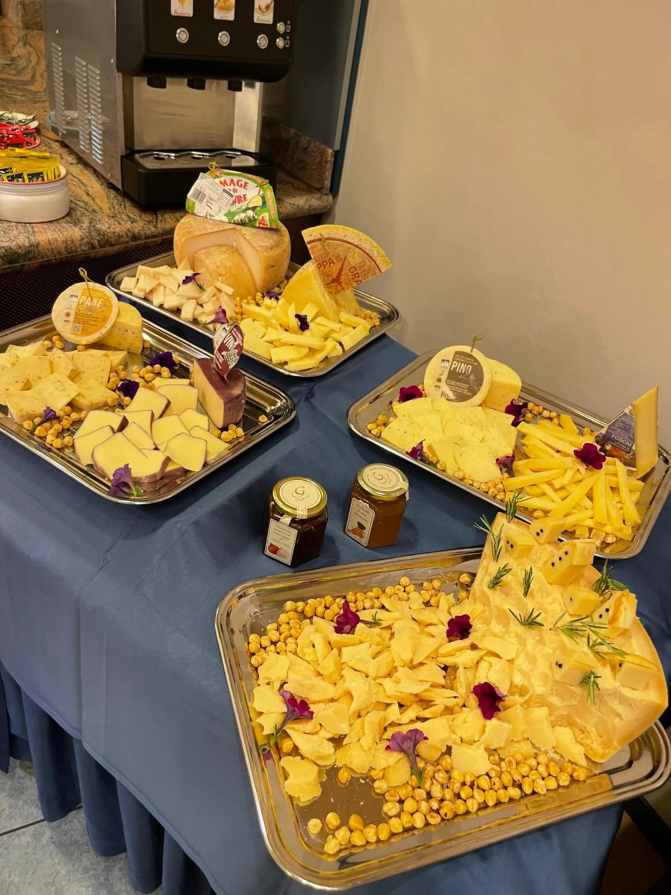 Food and drinks in Hotel Luna