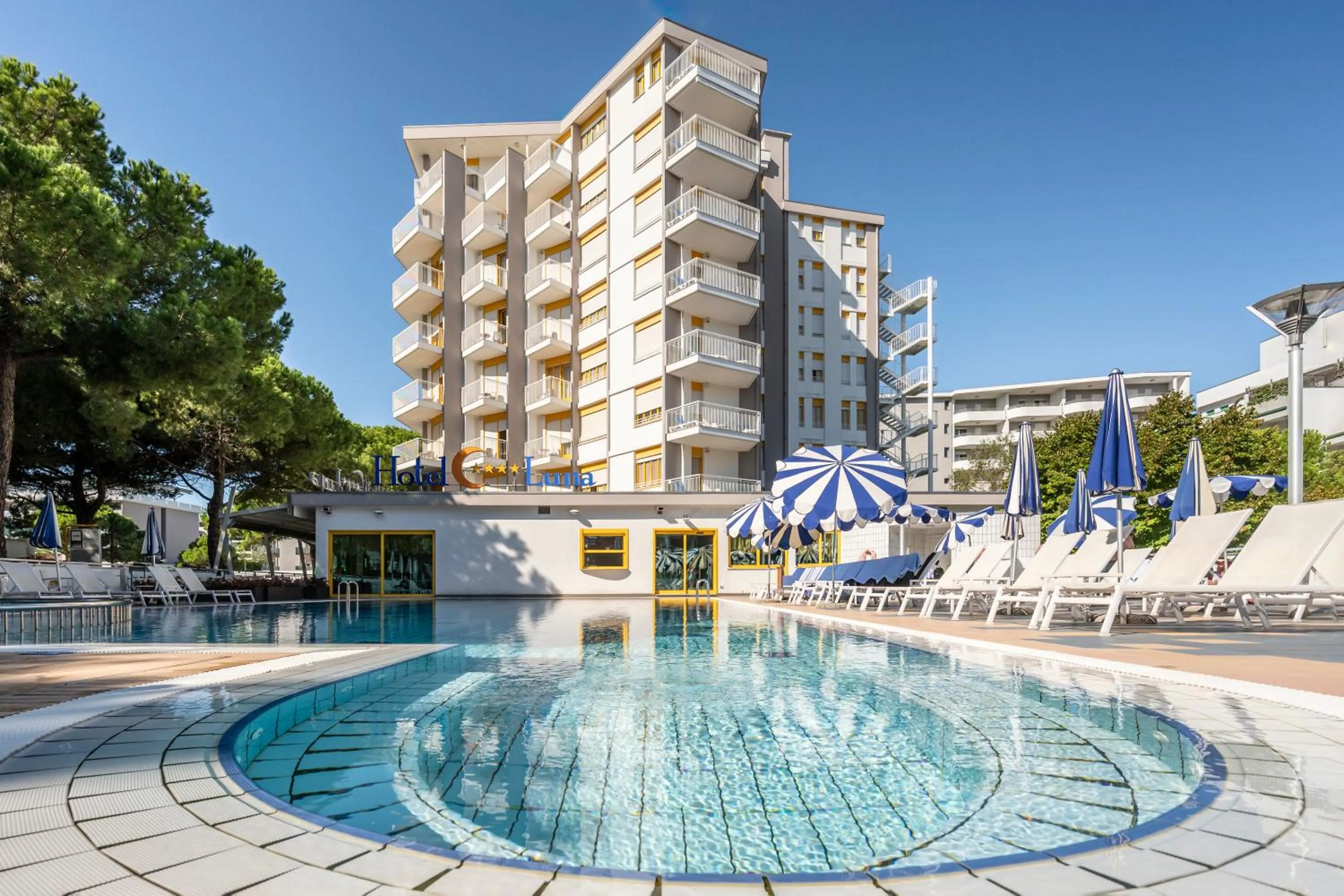 Swimming pool in Hotel Luna