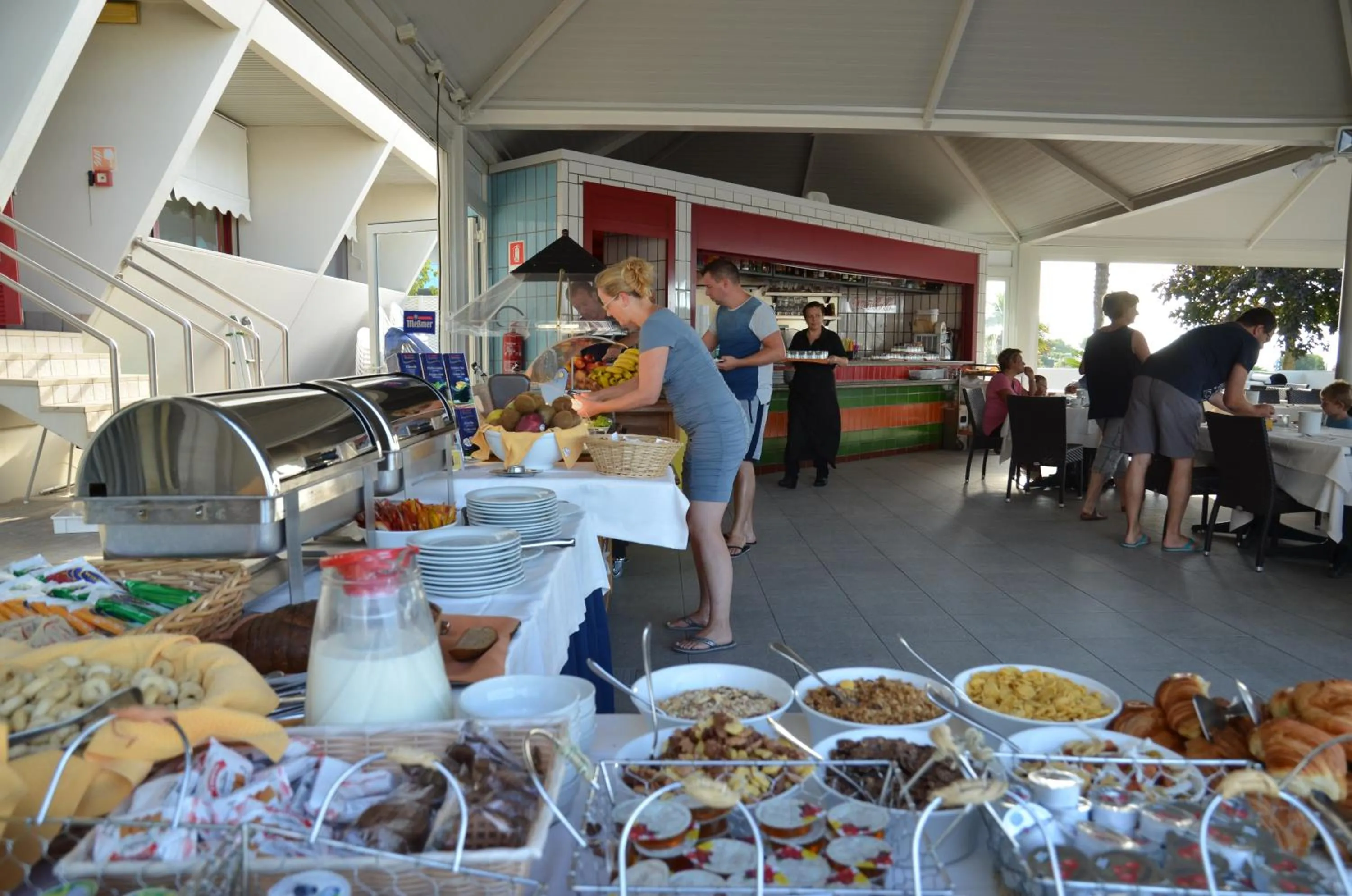 Restaurant/places to eat in Aparthotel Imperial