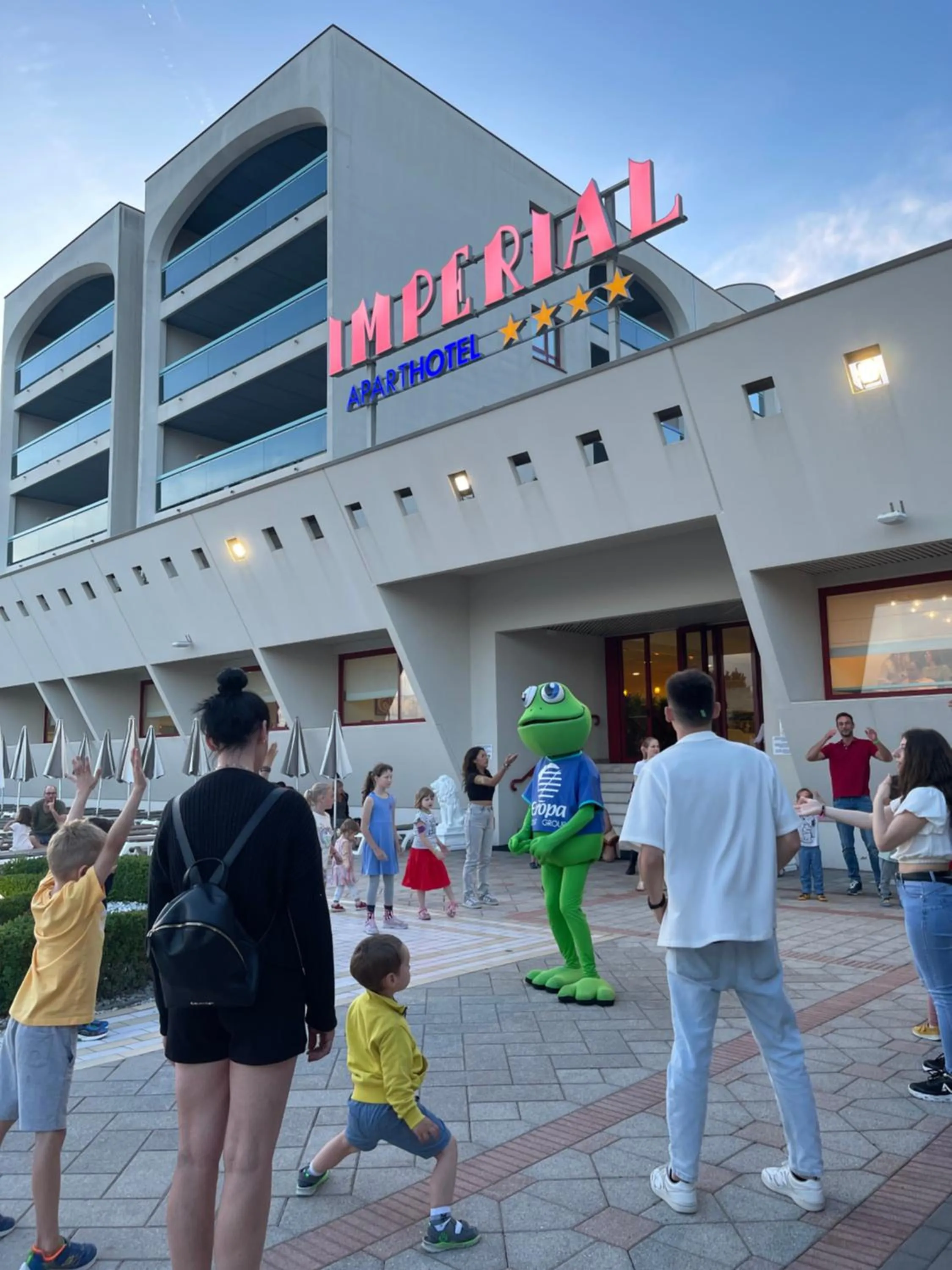 Evening entertainment in Aparthotel Imperial