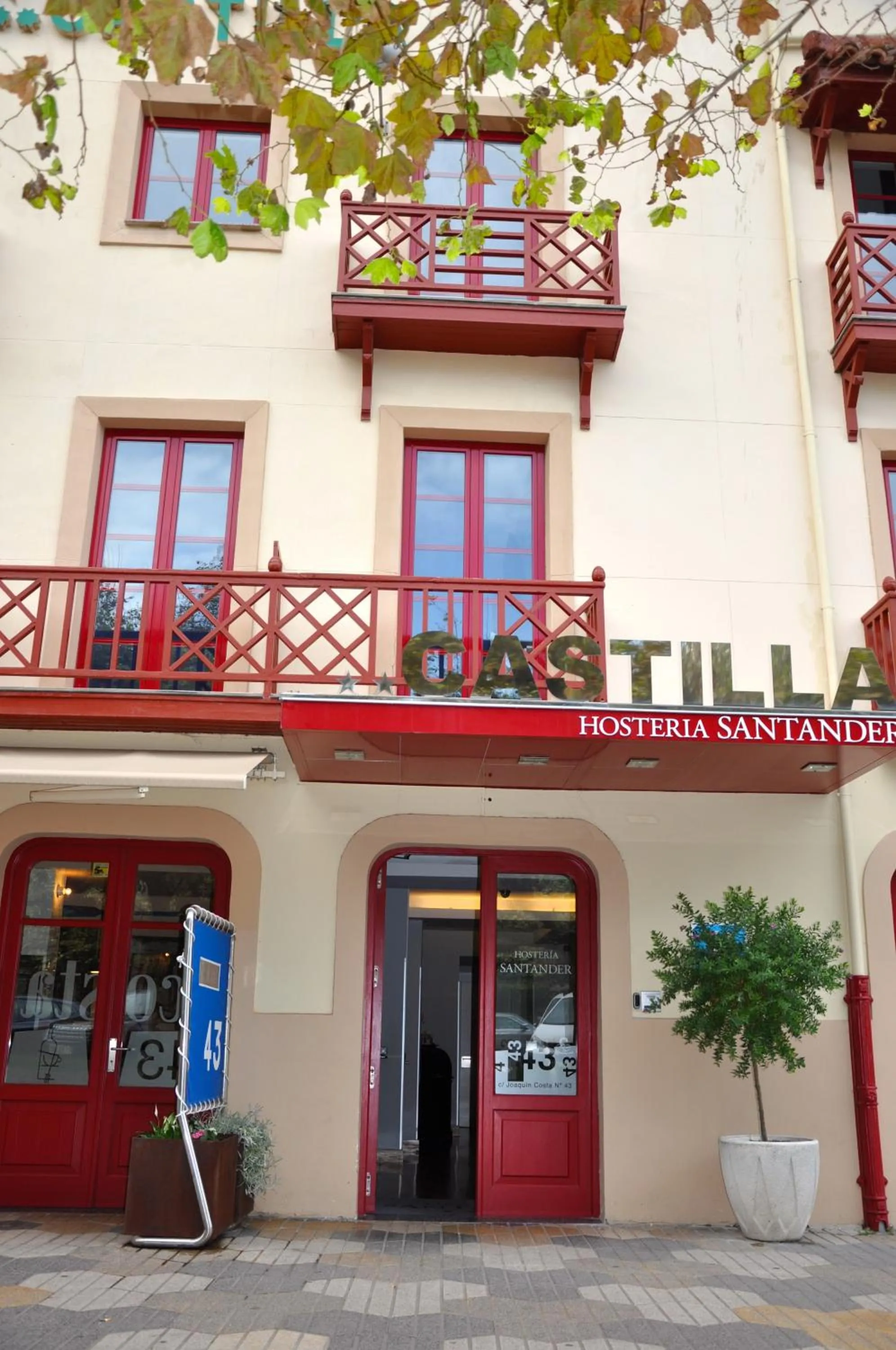 Facade/entrance in Hosteria Santander