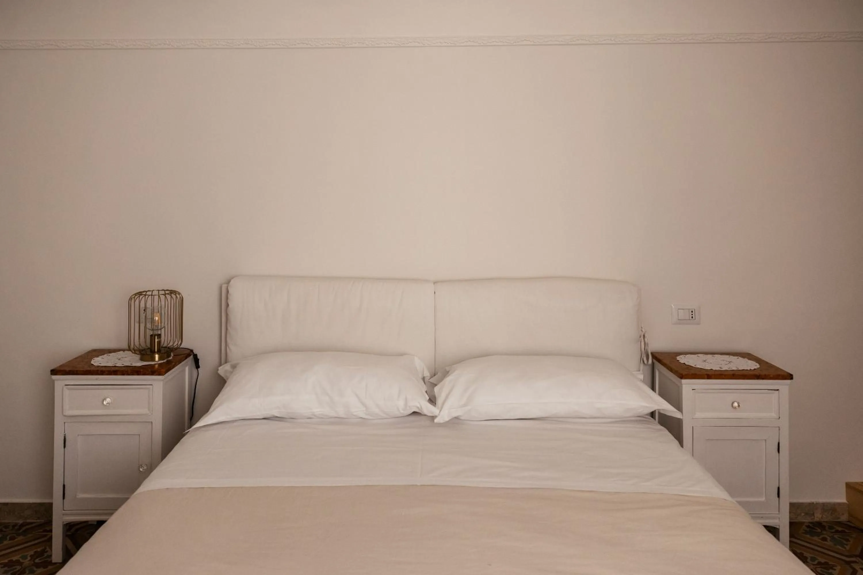 Bed in Bianko EcoChic