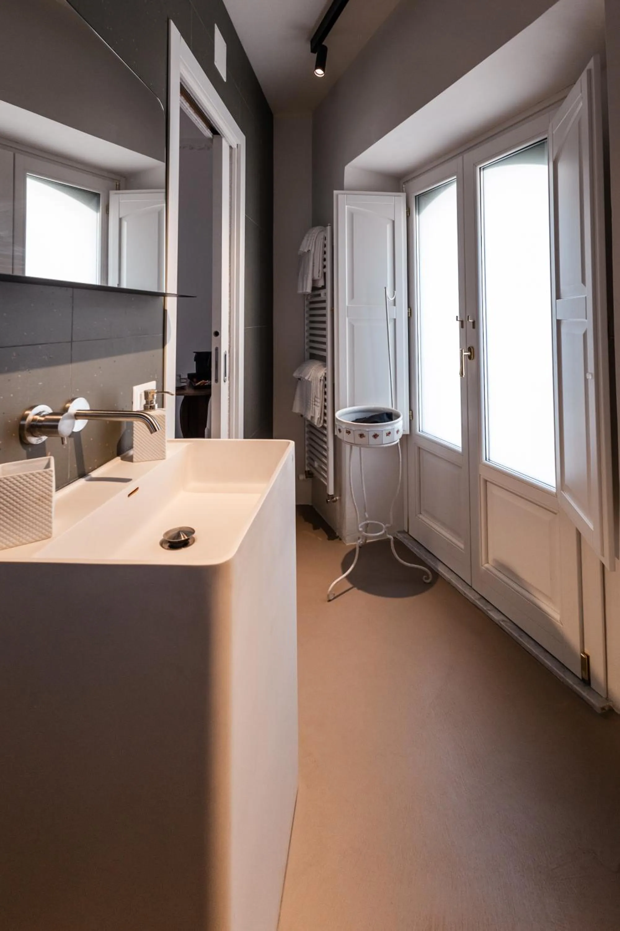 Bathroom in Bianko EcoChic