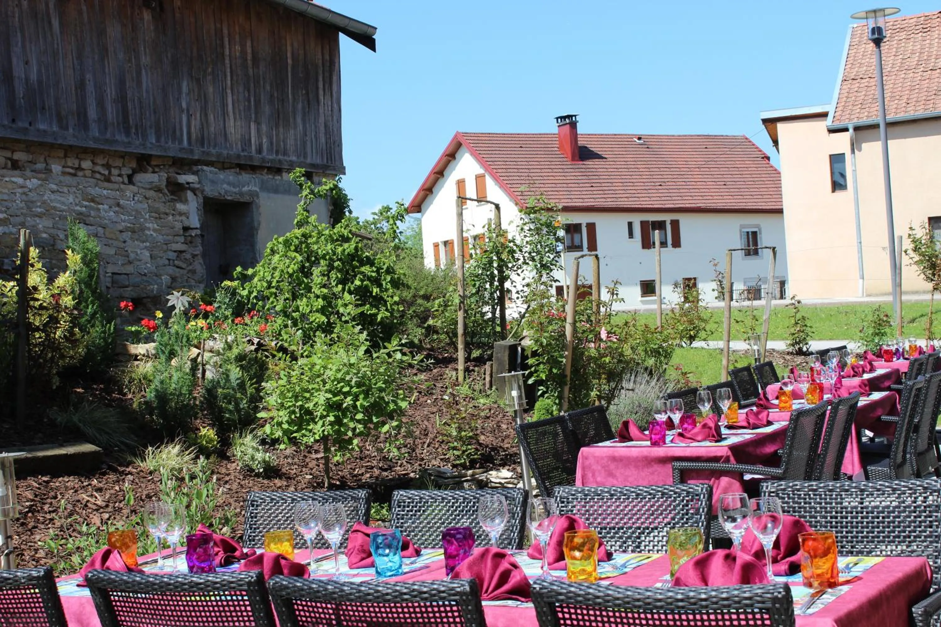 Restaurant/places to eat in Le Champ des Lys