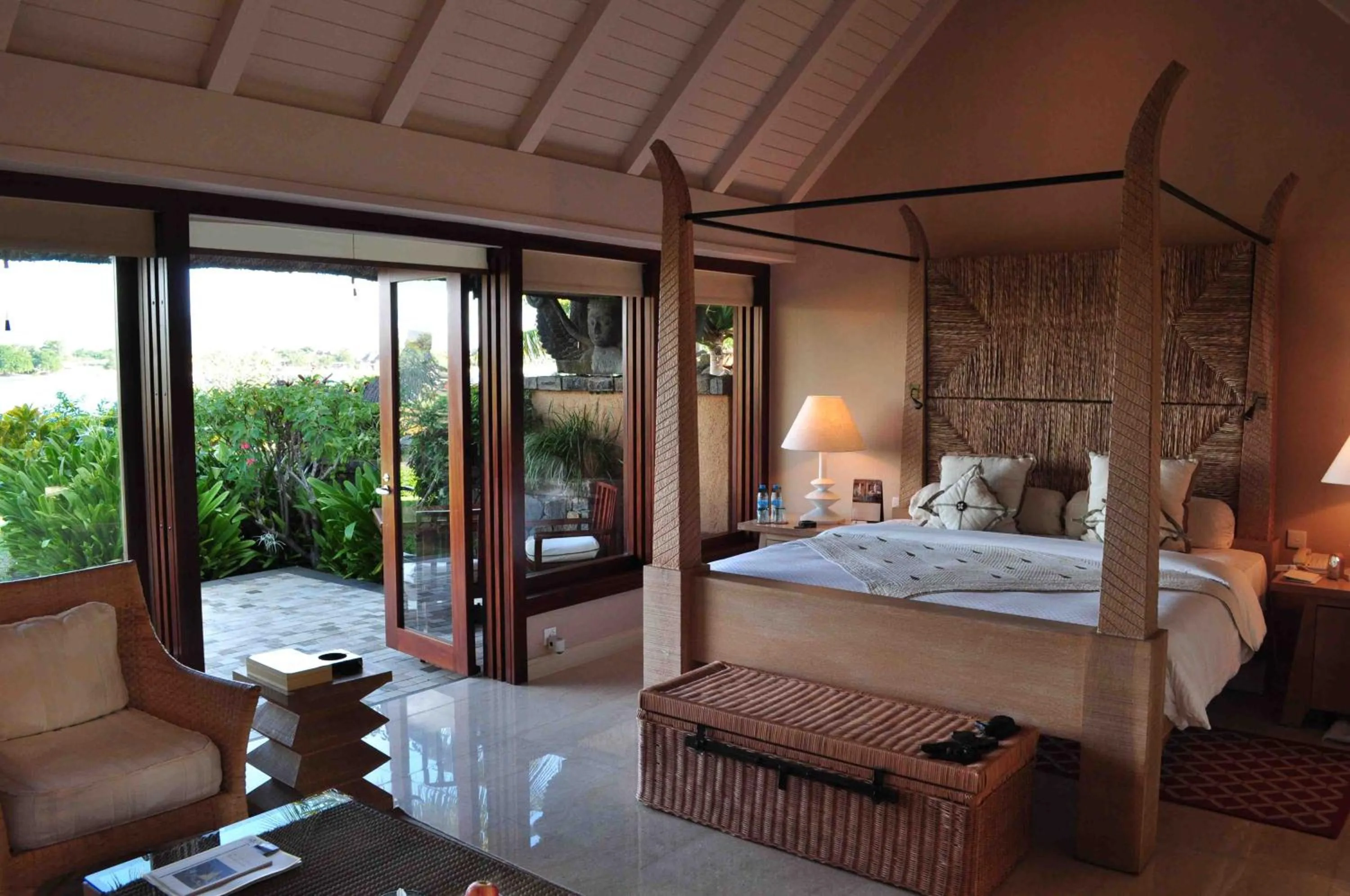 Bed in The Oberoi Beach Resort, Mauritius