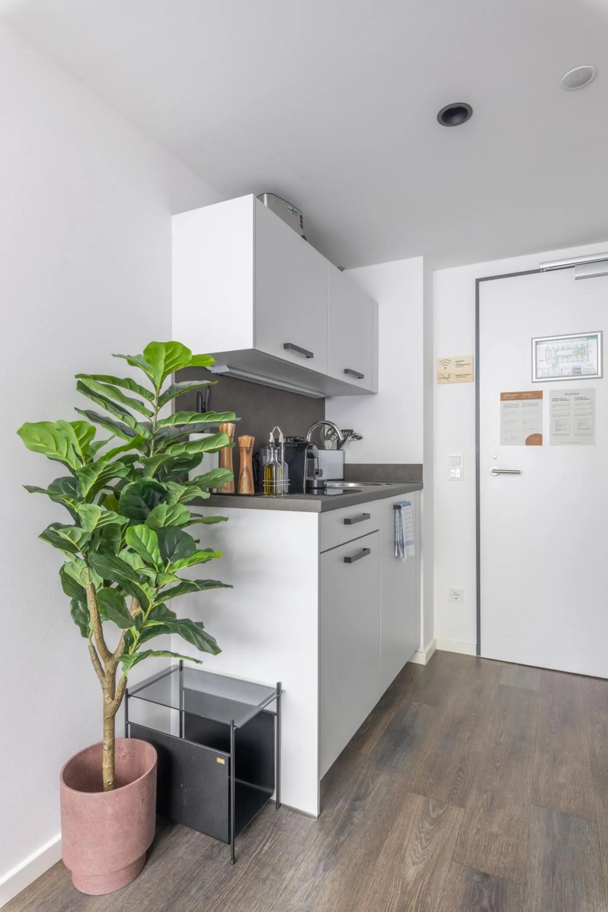 Kitchen or kitchenette in Limehome München